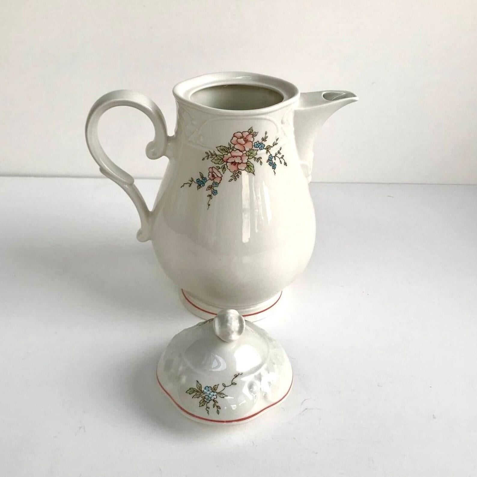 Vintage Villeroy & Boch Rosette Teapot  Porcelain Teapot with Flowers For Sale 4
