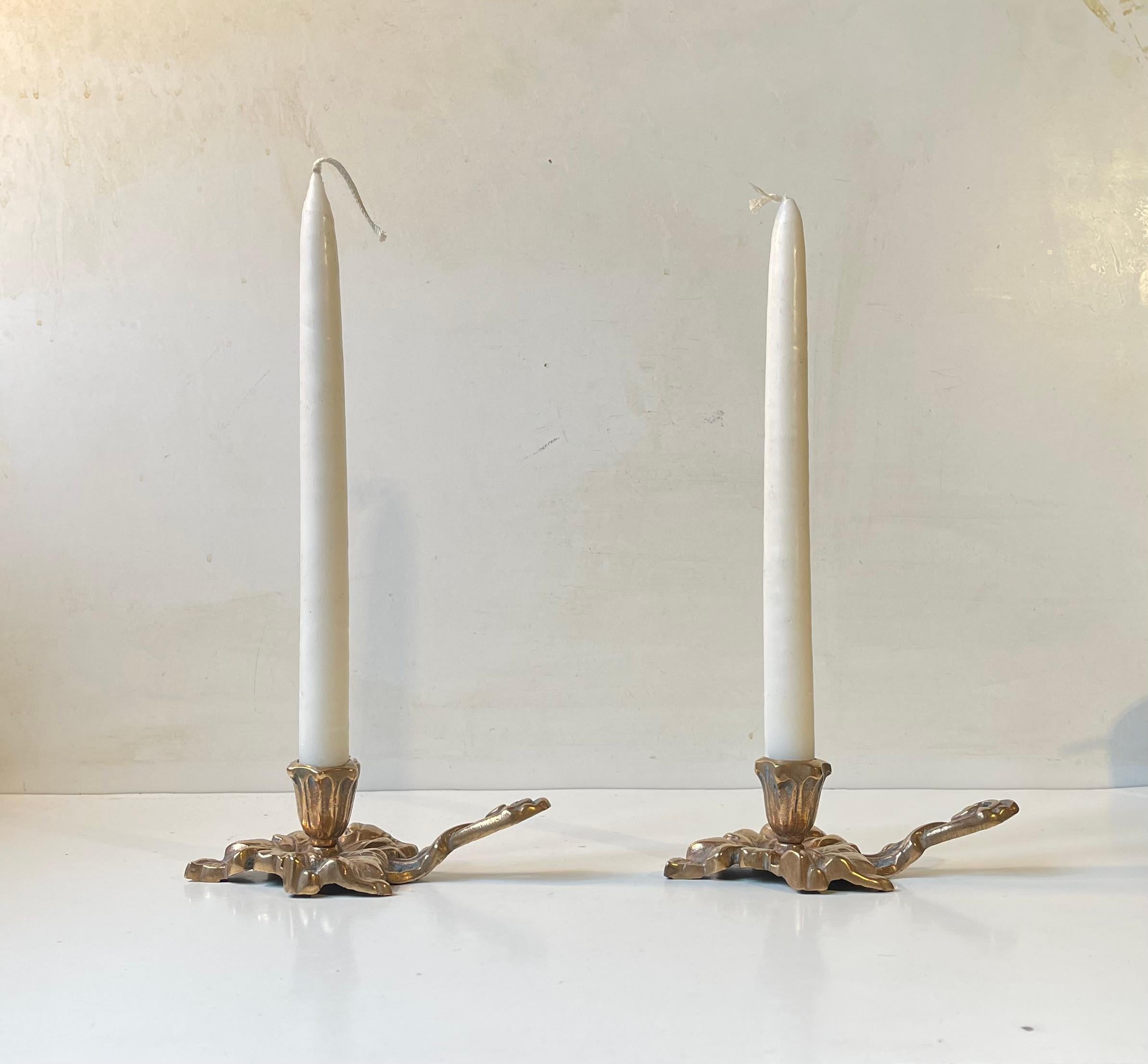 Portacandele in ottone con foglie di vite d'epoca in vendita 1
