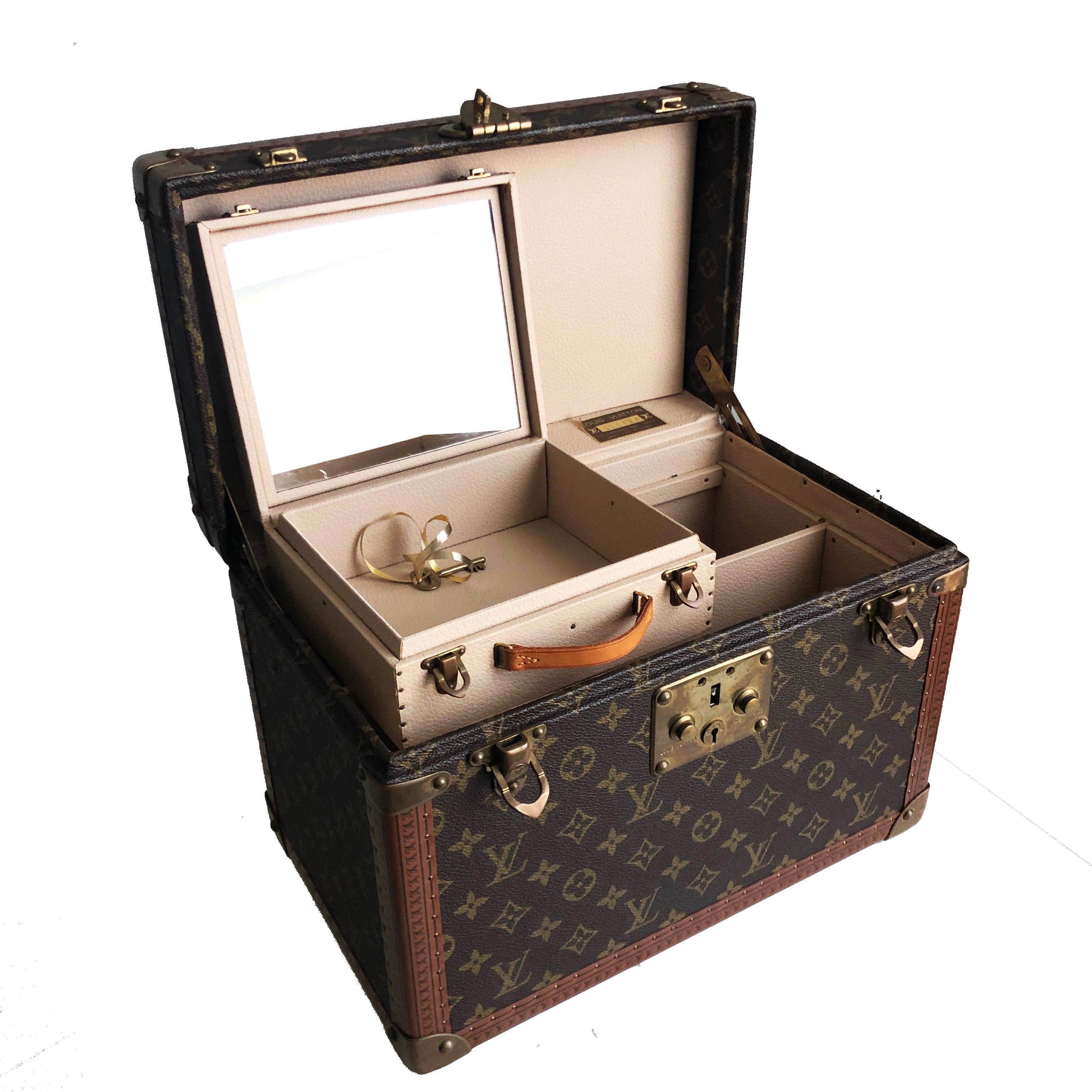 Louis Vuitton Boite Pharmacie Monogram Train Case Vanity Travel Bag Vintage 80s  In Good Condition In Port Saint Lucie, FL