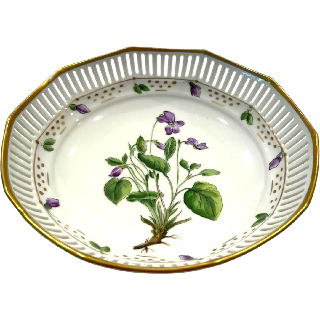 This vintage “Viola Riviniana” hand painted reticulated porcelain bowl w/gold trim is a beautiful addition to any collection.  Its vibrant and floral design makes it perfect for all occasions, while its sturdy porcelain material ensures durability. 