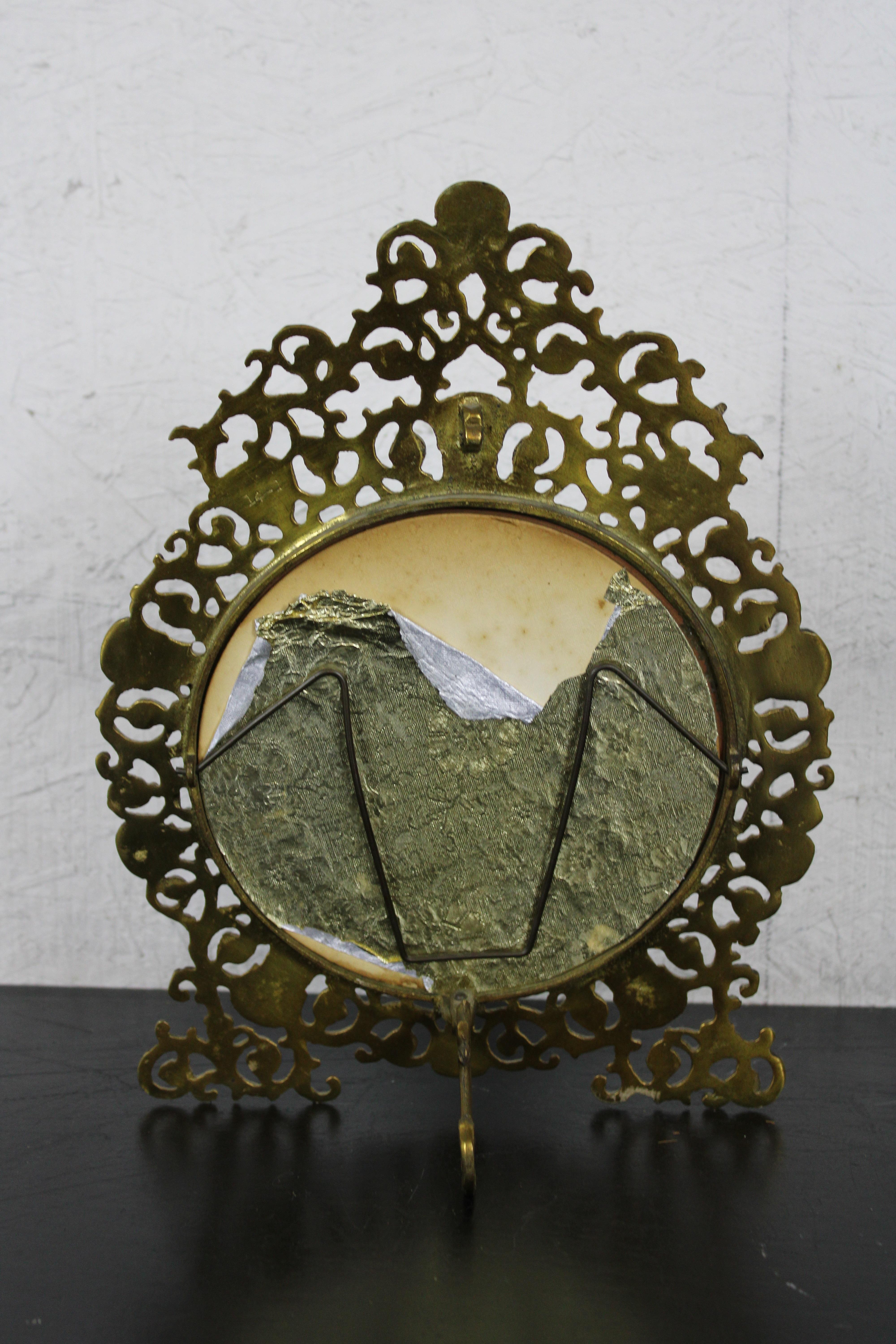 Vintage Virginia Metalcrafters Solid Brass Baroque Filigree Vanity Table Mirror In Good Condition In Dayton, OH