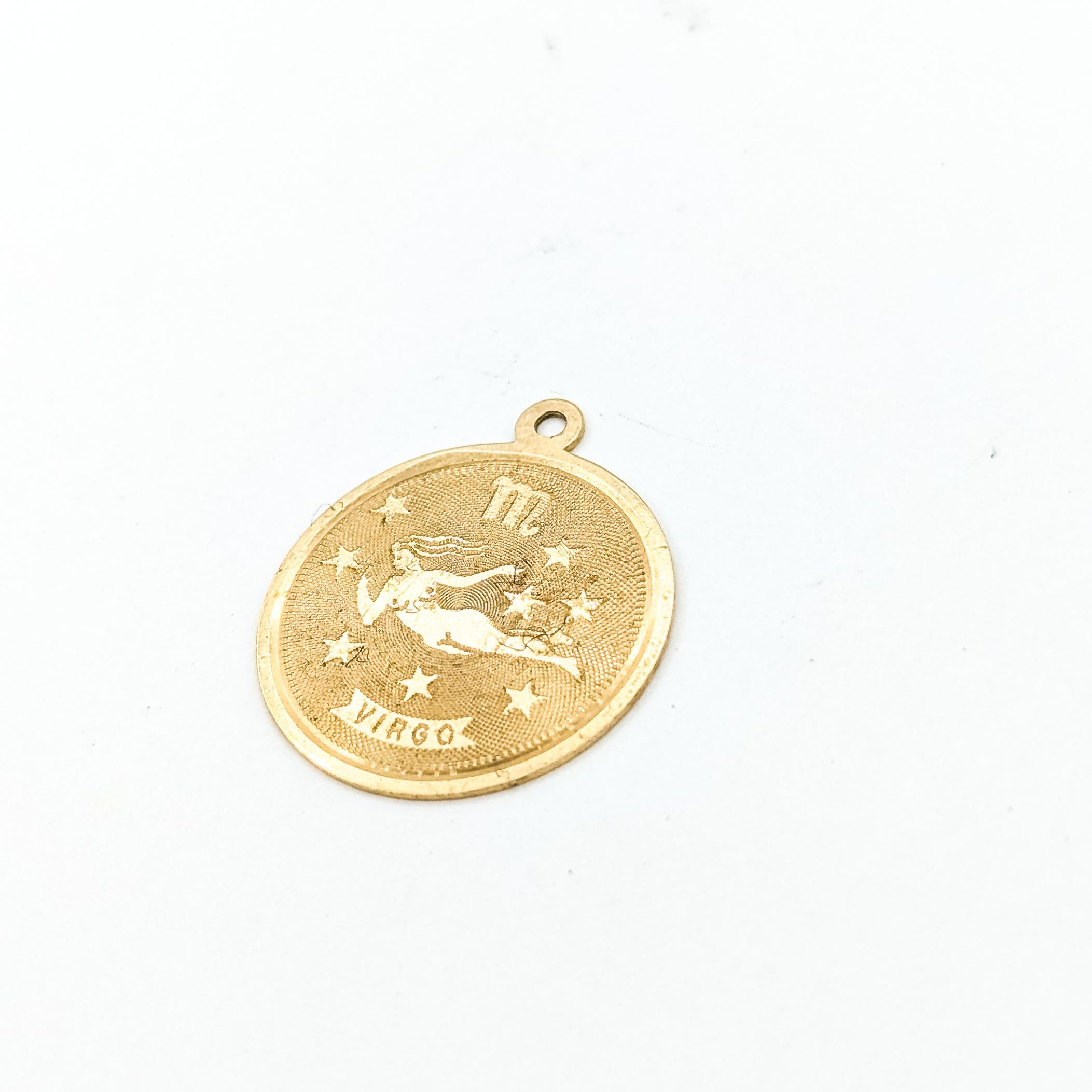 Vintage Virgo Zodiac Anhänger in 14k Gelbgold (Zeitgenössisch) im Angebot