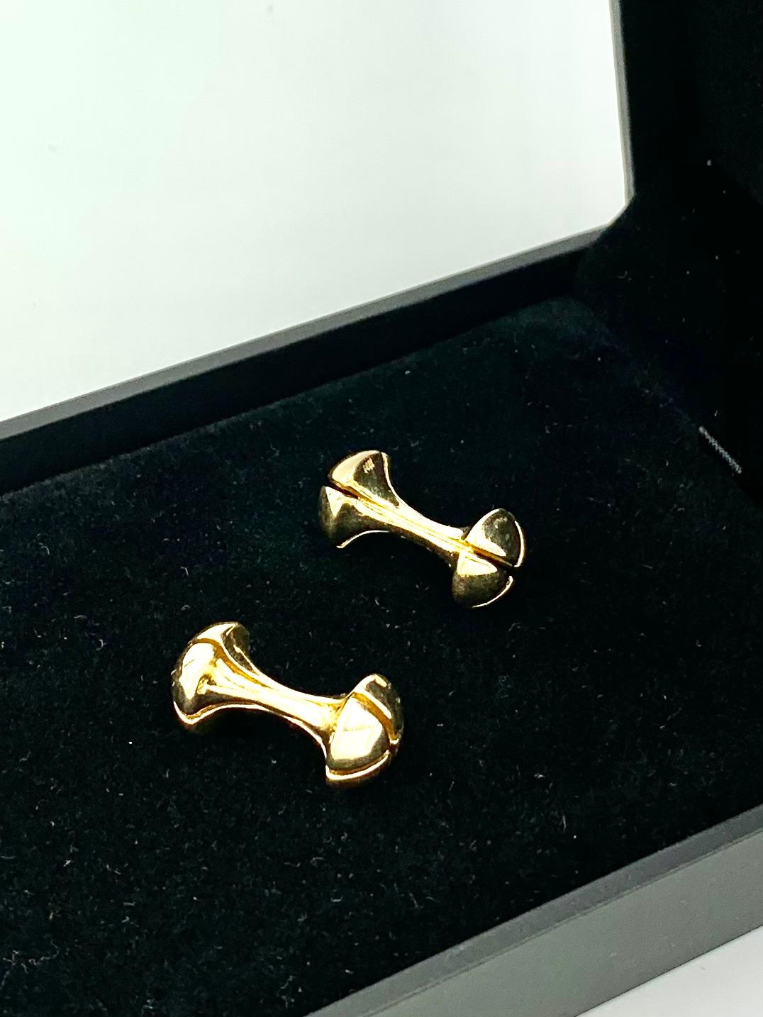 Fabulous MCM industrial style heavy solid gold Phillips Head Screw cufflinks.
Mid 20th Century
Great streamlined details, beautifully finished, interesting conversation piece and a memorable gift. Cartier pioneered the industrial style in jewelry