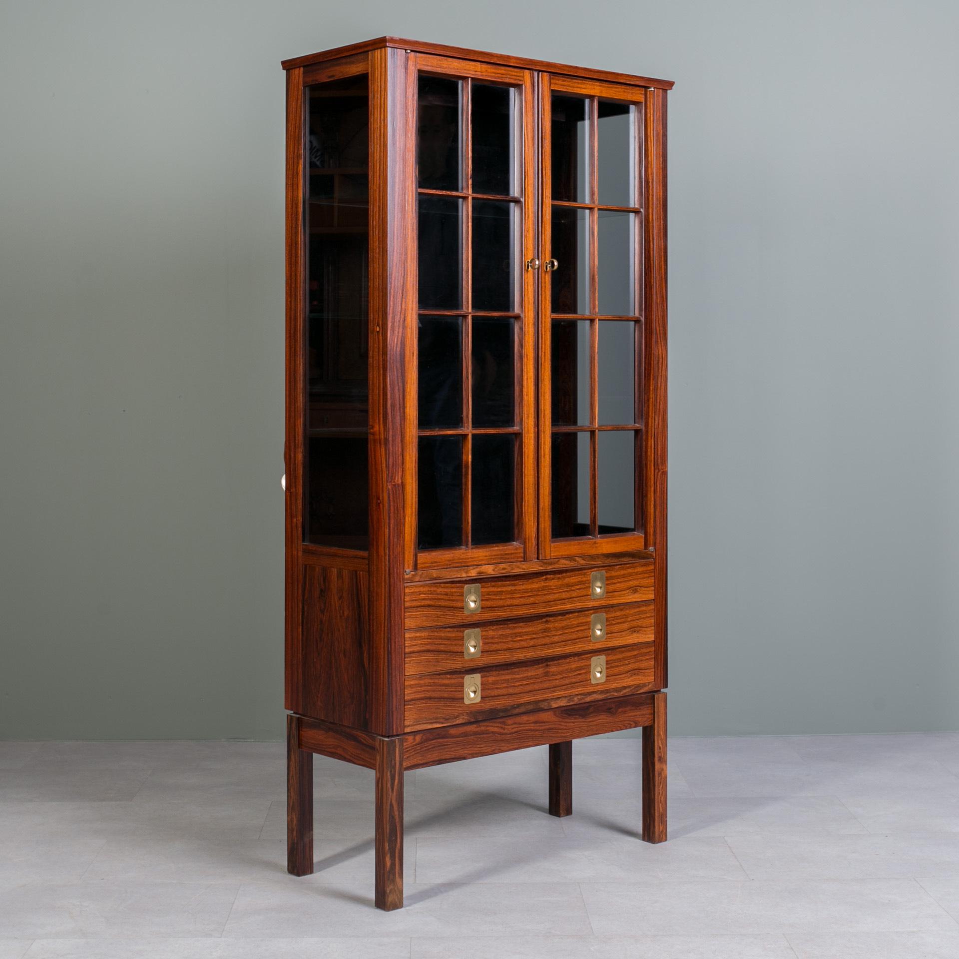 Vitrina vintage de BRUKSBO, Noruega, años 60 Escandinavo moderno en venta