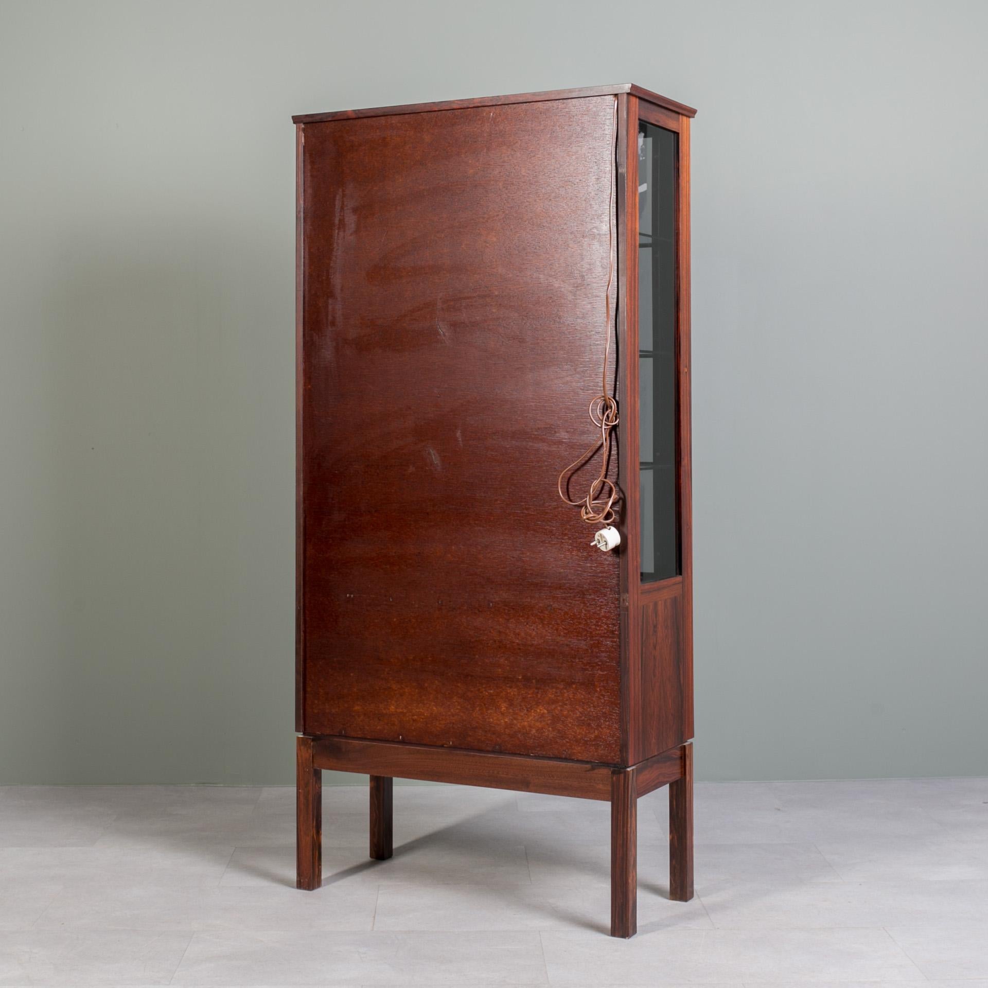 Vitrina vintage de BRUKSBO, Noruega, años 60 Madera en venta