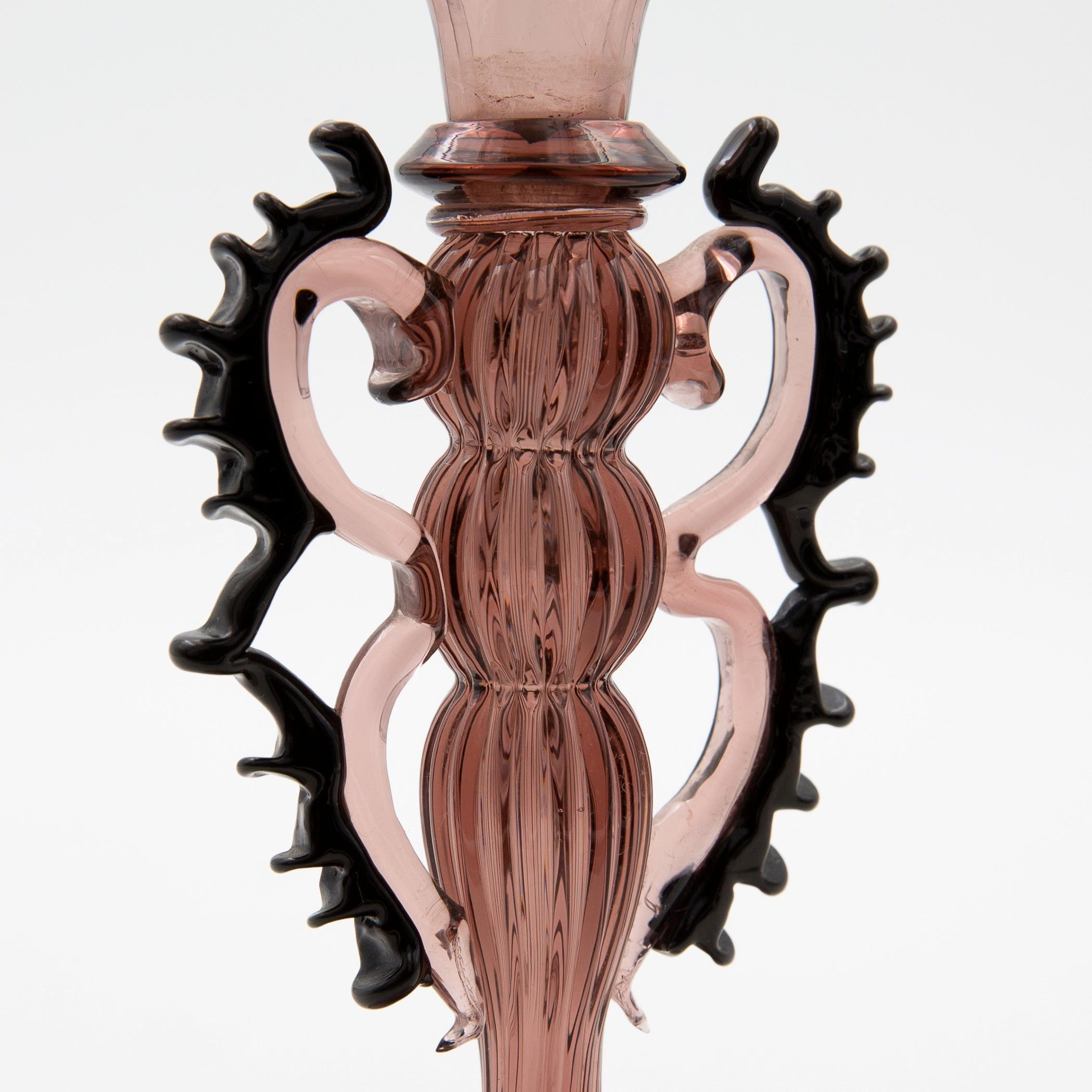 A vintage fluted decorated vase attributed to Vittorio Zecchin and produced by Venini Murano in Italy.
Acid stamped Venini Murano Italia
This vase has been blown between 1950 and 1965 (period during 3 lines acid stamp was used).
