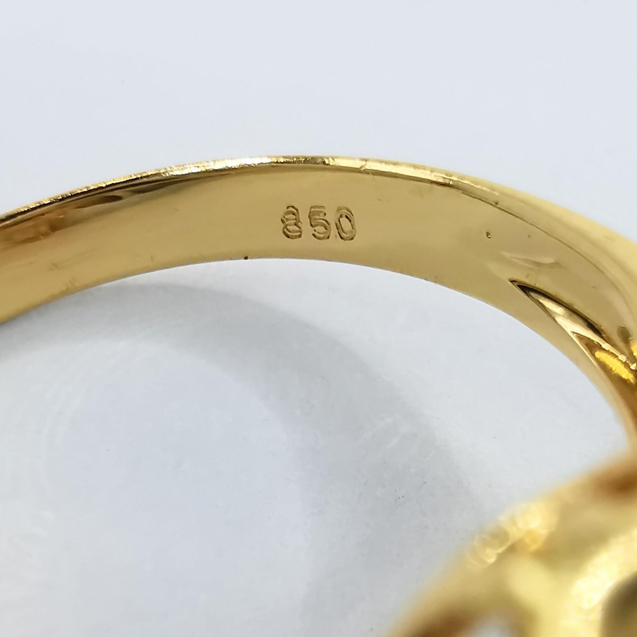 Bague vintage en or jaune 20K avec rubis ovale et diamant de taille mixte Vivid Diamonds en vente 5