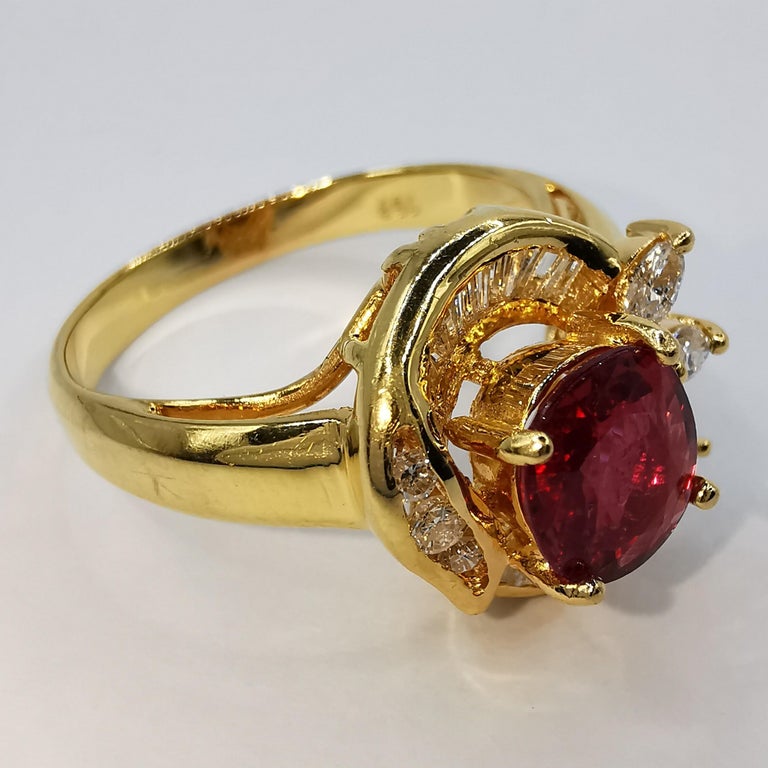 Vintage Vivid Red Oval Cut Ruby & Marquise Diamond Ring in Yellow Gold In New Condition For Sale In Wan Chai District, HK