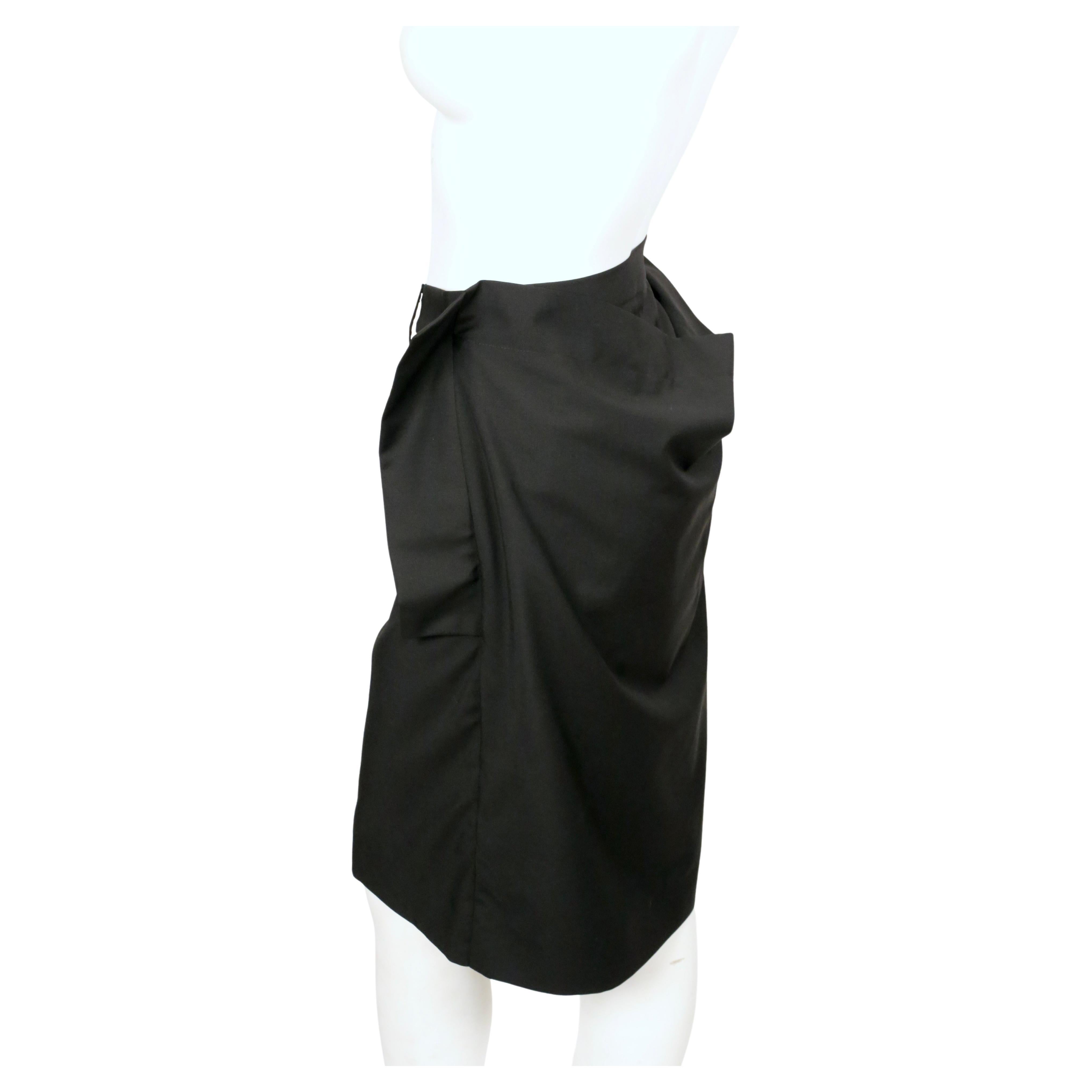 vintage VIVIENNE WESTWOOD schwarzes drapiertes Oberteil und Rock Anzug im Angebot 2
