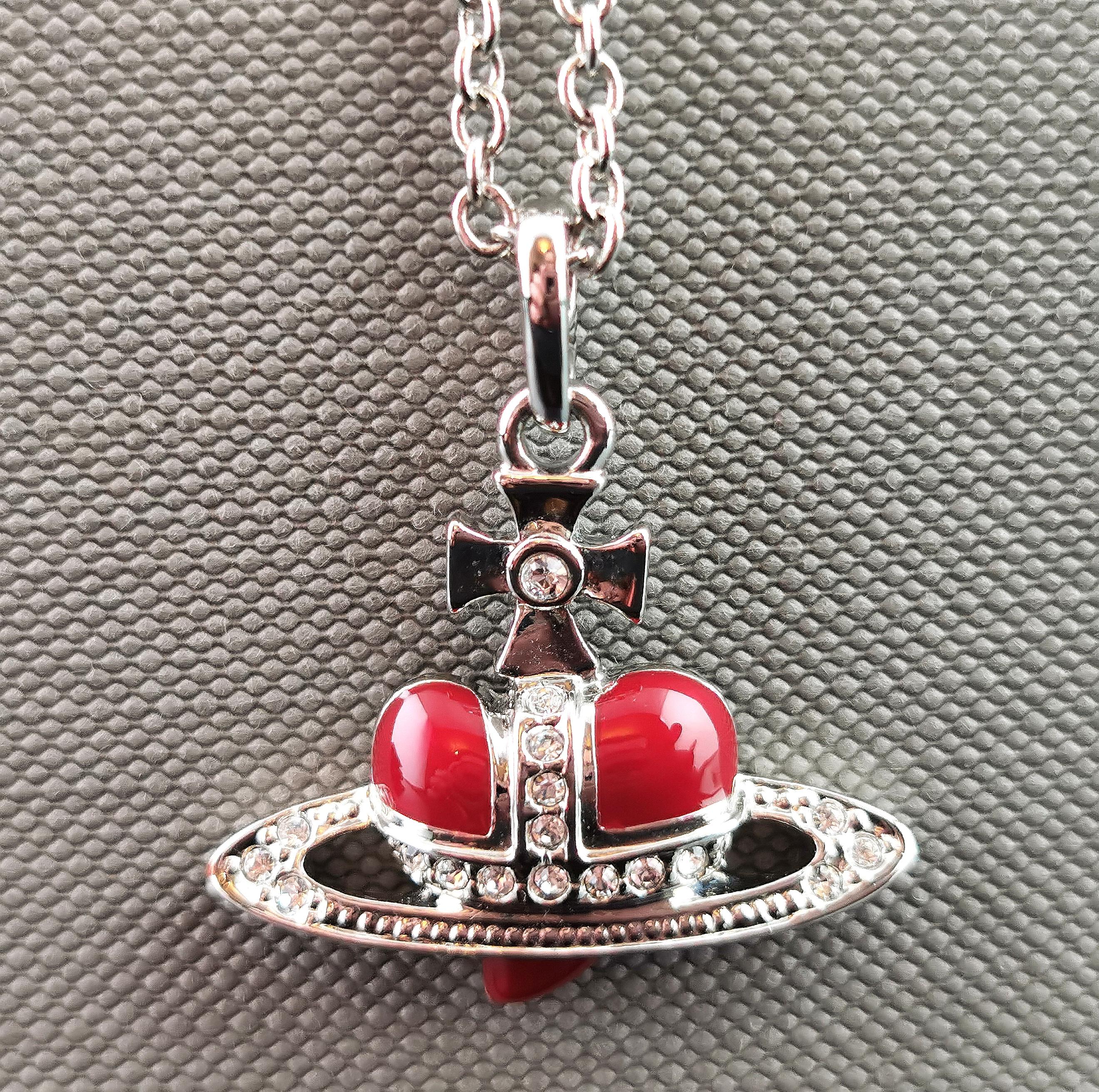 Vintage Vivienne Westwood heart orb pendant necklace In Good Condition For Sale In NEWARK, GB