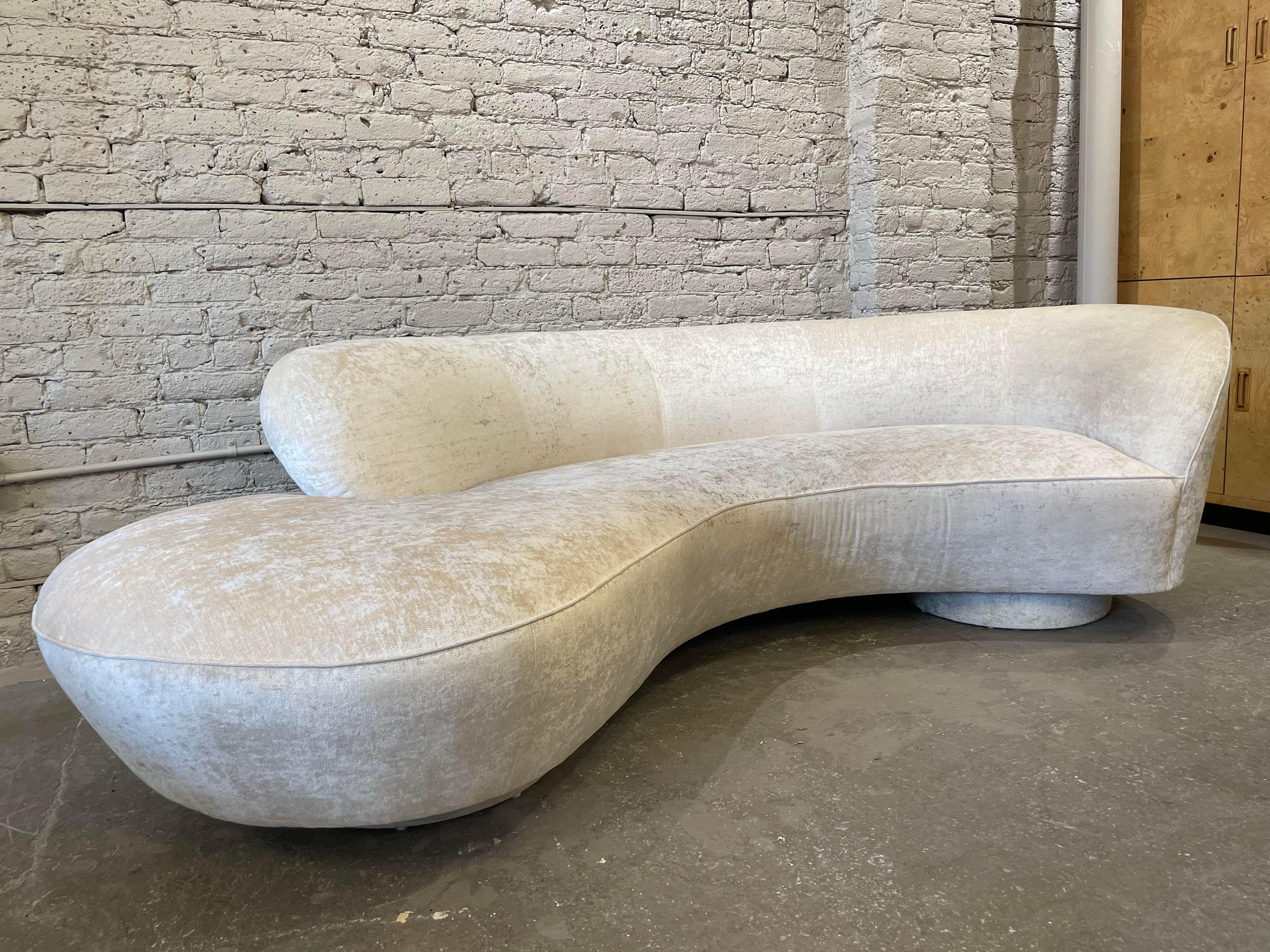 Vintage Vladimir Kagan Directional Cloud Sofa 1980s In Good Condition For Sale In Chicago, IL