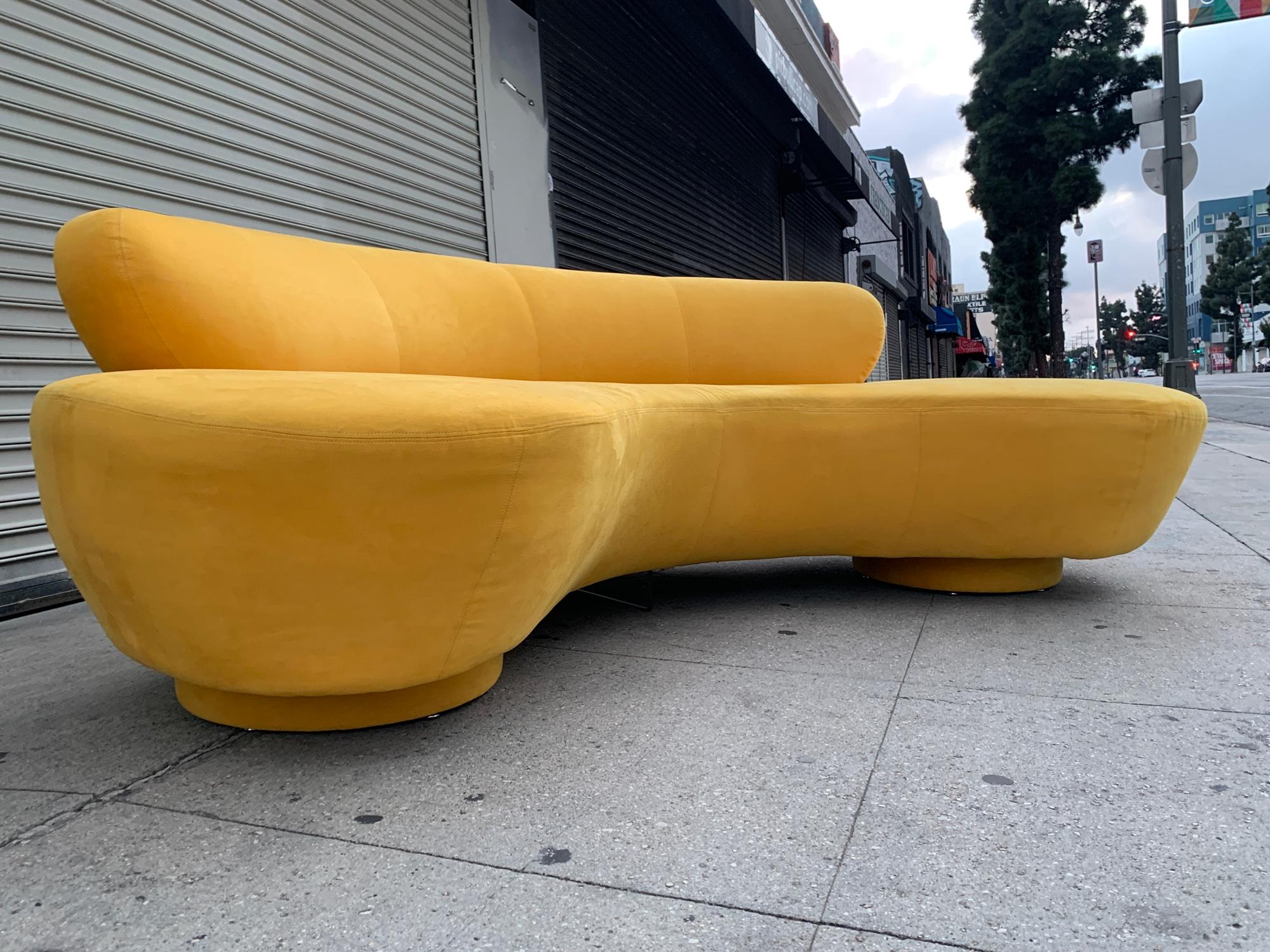 Vintage Vladimir Kagan for Directional, Serpentine Sofa In Good Condition In Los Angeles, CA