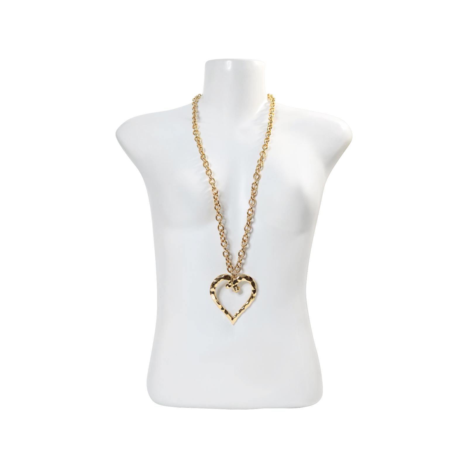 Vintage Vo Gold Tone Link Necklace With Large Heart Circa 1980s For Sale 1