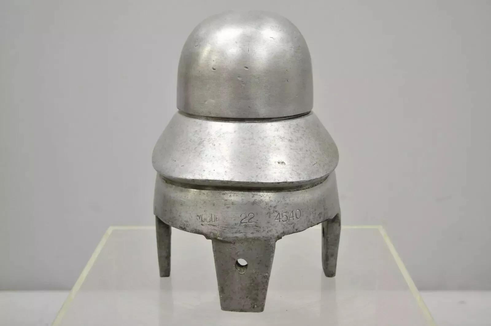 Vintage Vogue New York Aluminum 22 450 Woman's Hat Block Mold Form Millinery D. Circa Mid 20th Century. Dimensions : 12