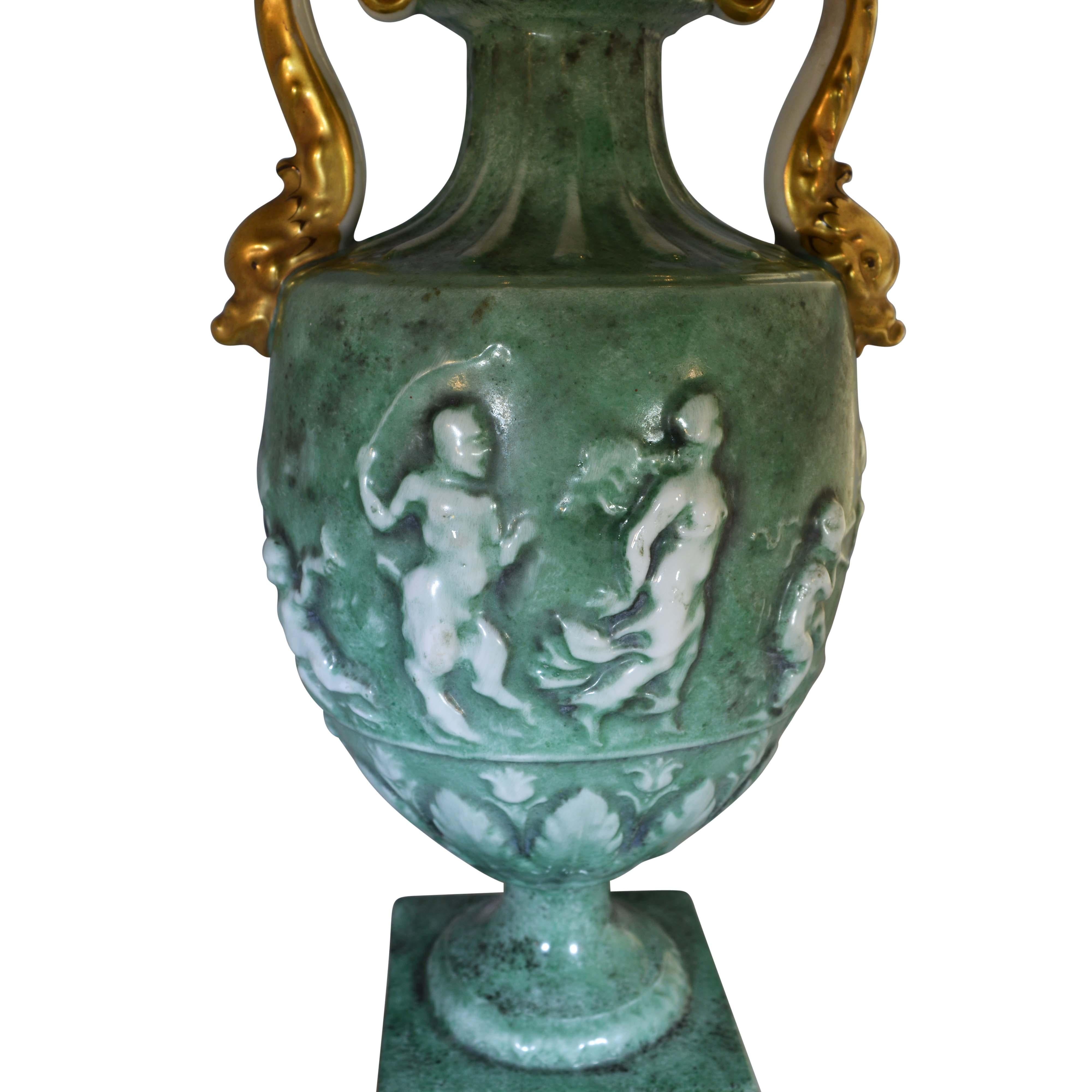 Vintage Von Schierholz Urns In Good Condition In Pataskala, OH