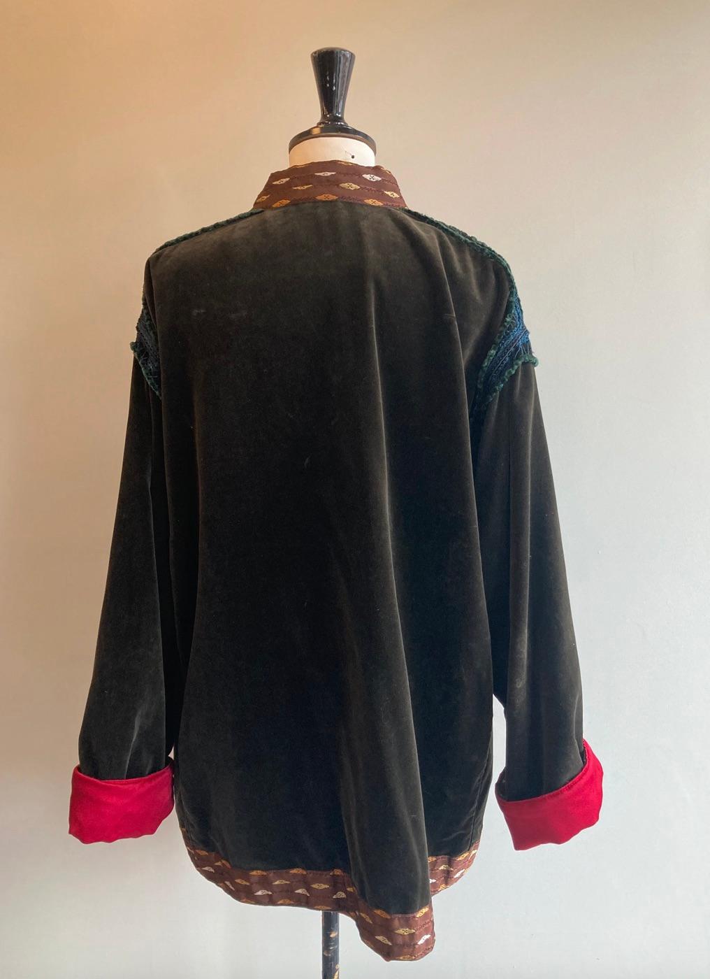 Vintage Voyage Invest in the Original Velvet Jacket For Sale 4