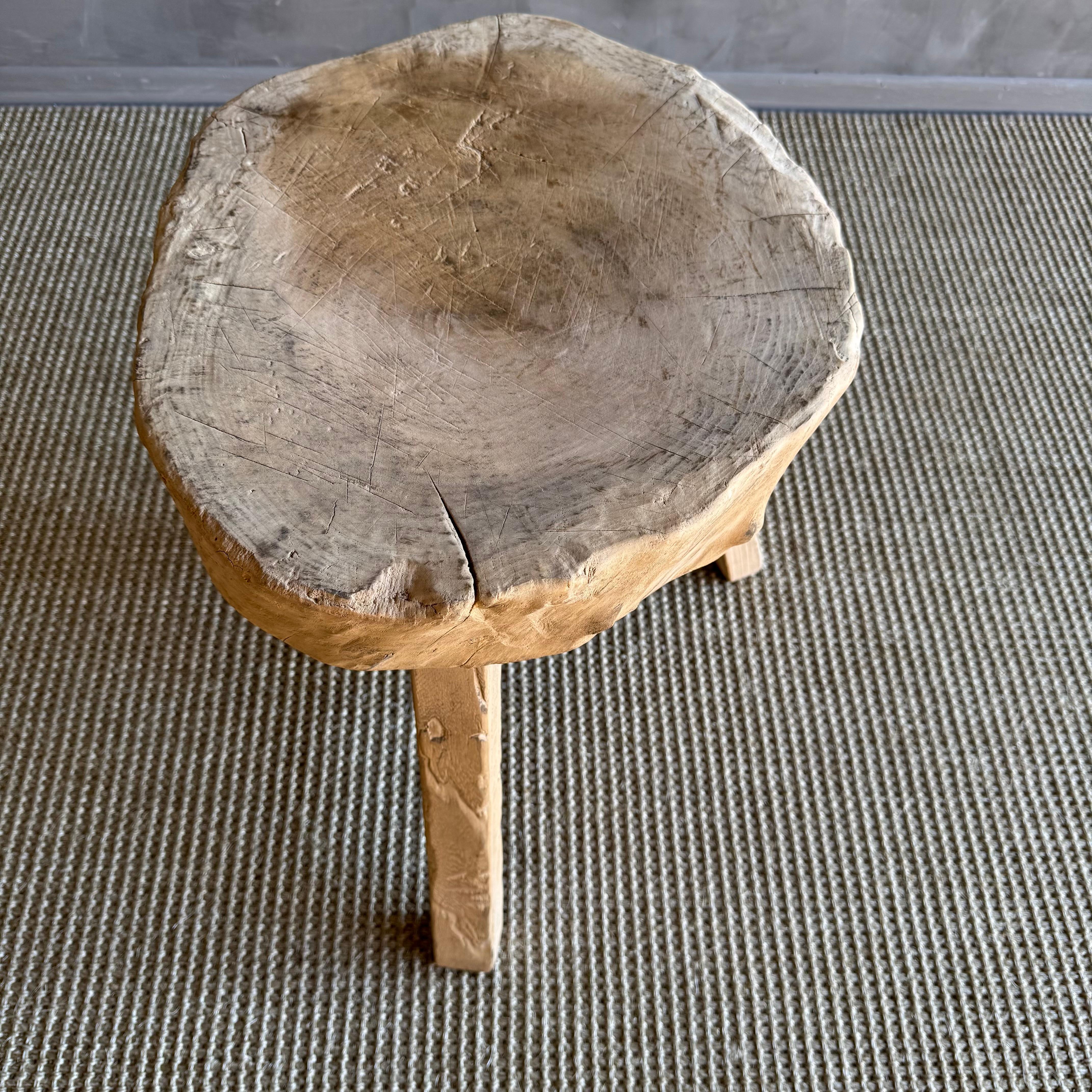 Vintage Wabi Sabi Ulme Wood Slice Beistelltisch (Ulmenholz) im Angebot
