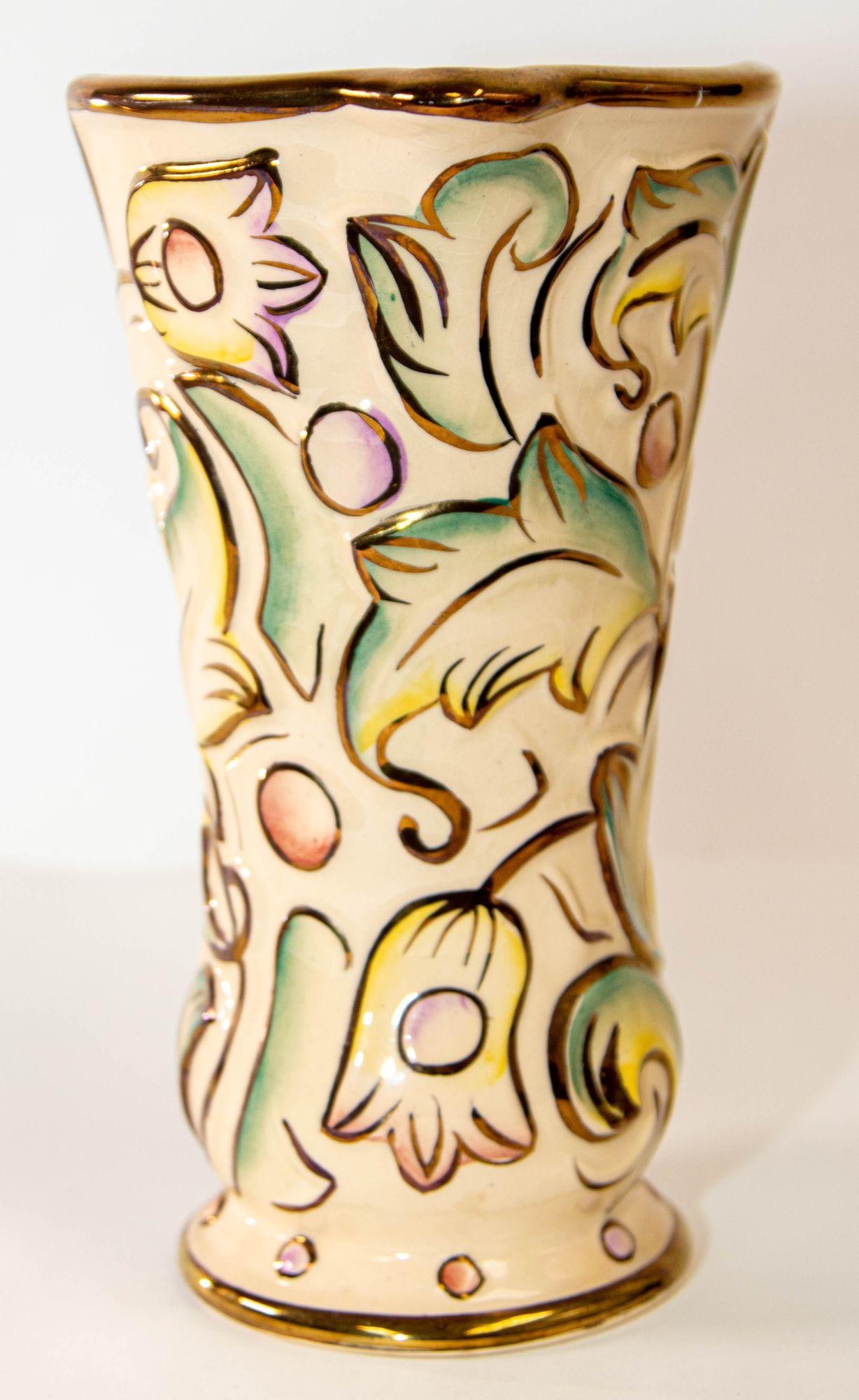 20th Century Vintage Wade Ceramic Gothic Pattern Glazed Vase in Pastel Colors Made in England For Sale