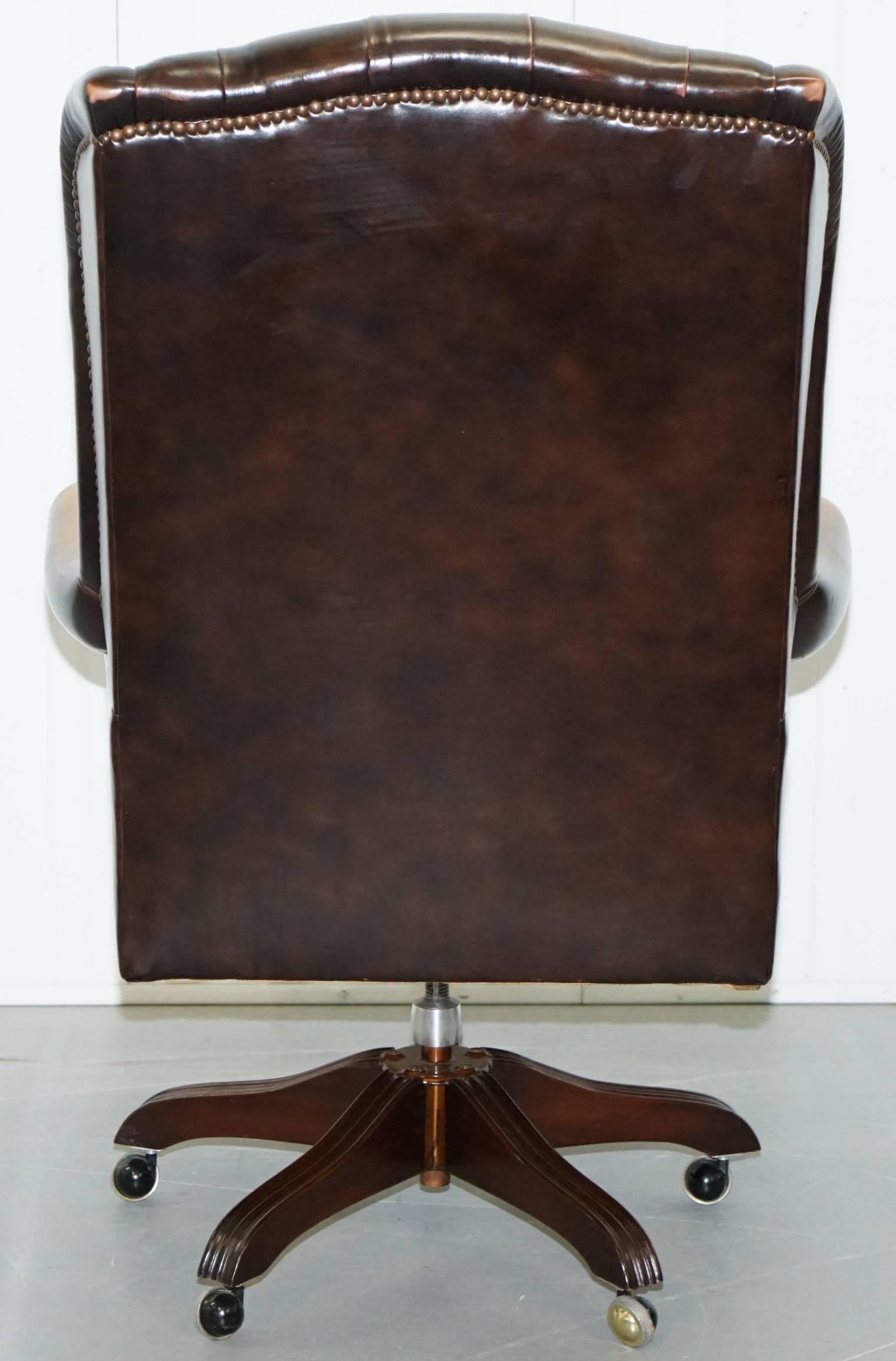 Vintage Wade Chesterfield Captains Wingback Office Chair Cuir brun teint à la main 8