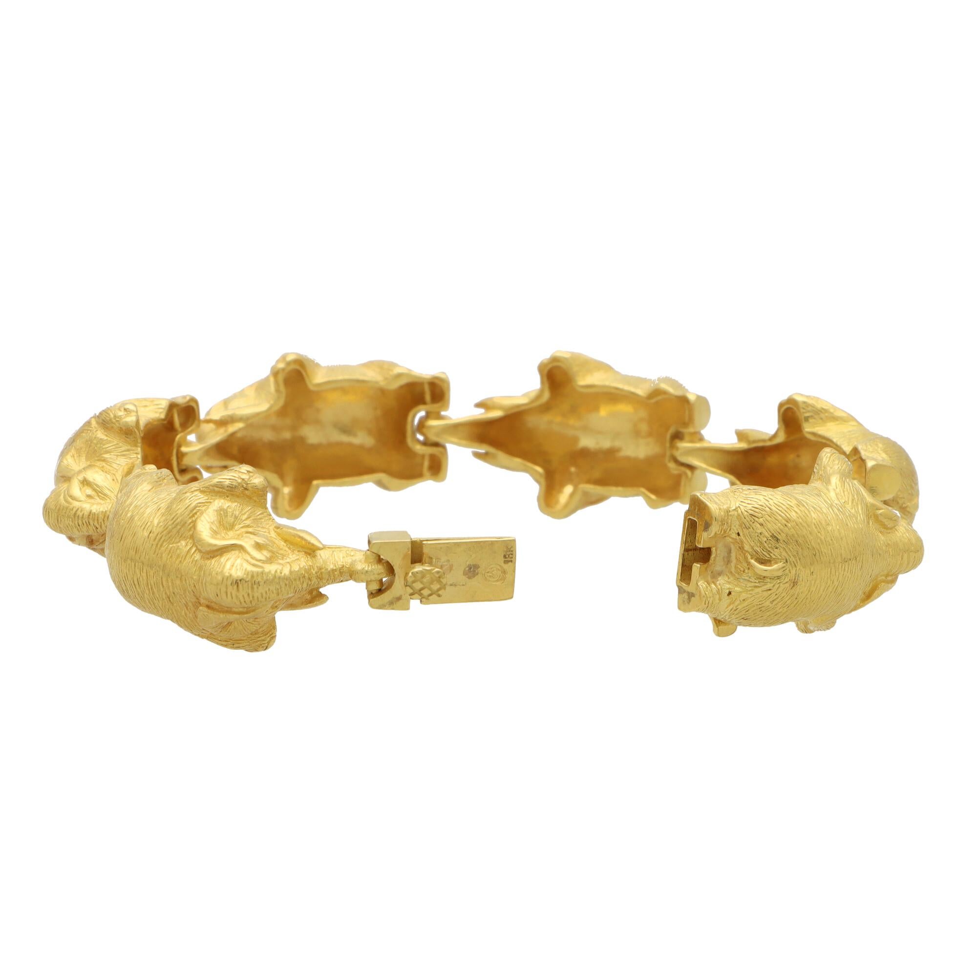Vintage Walking Elephant Link Bracelet Set in 18k Yellow Gold For Sale 1