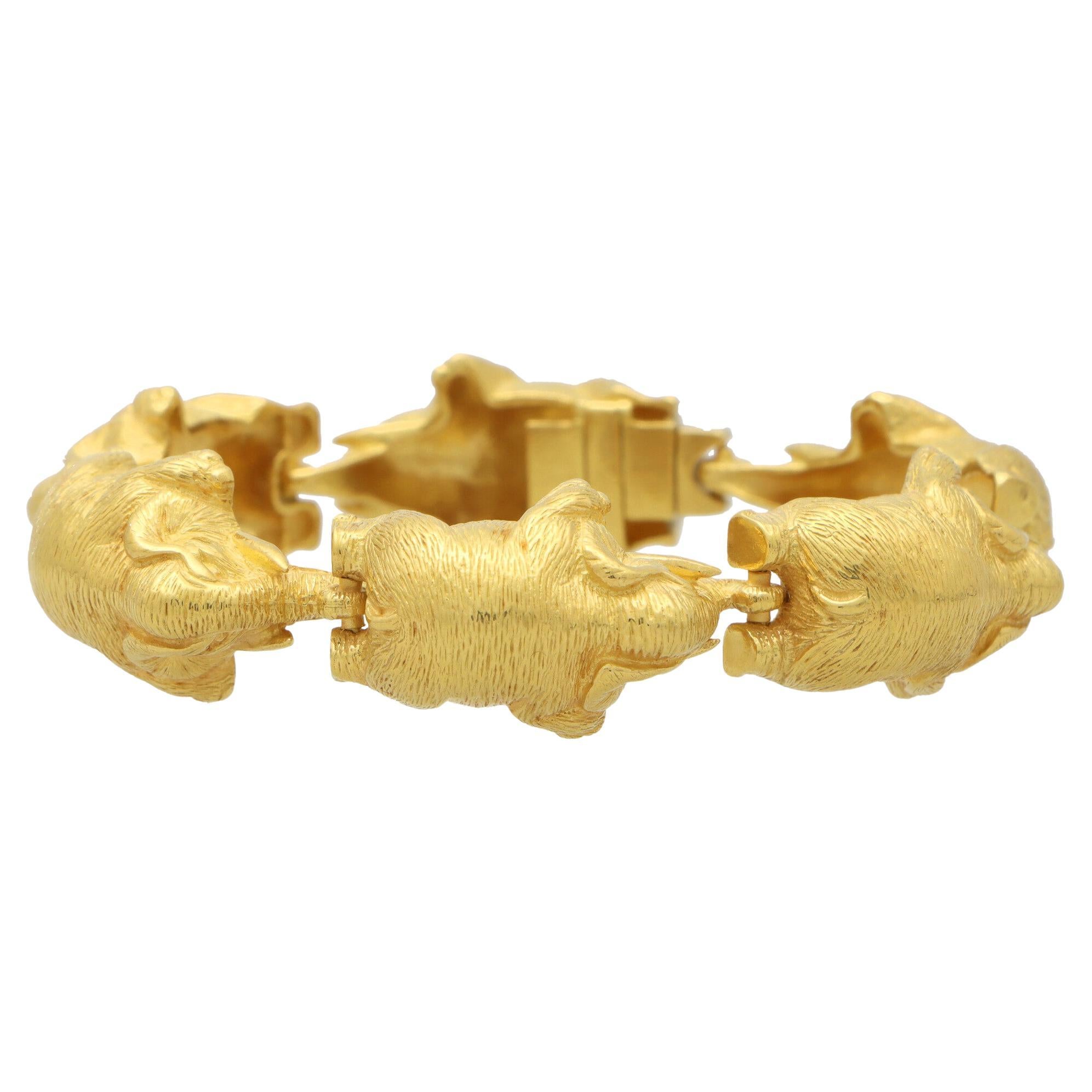 Vintage Walking Elephant Link Bracelet Set in 18k Yellow Gold For Sale