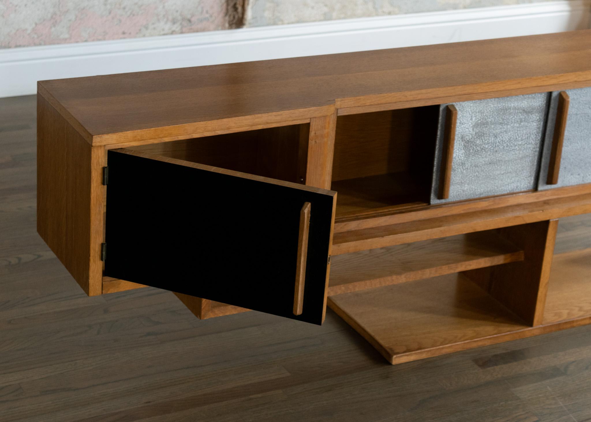 Vintage Wandkabinett im Zustand „Gut“ im Angebot in Houston, TX