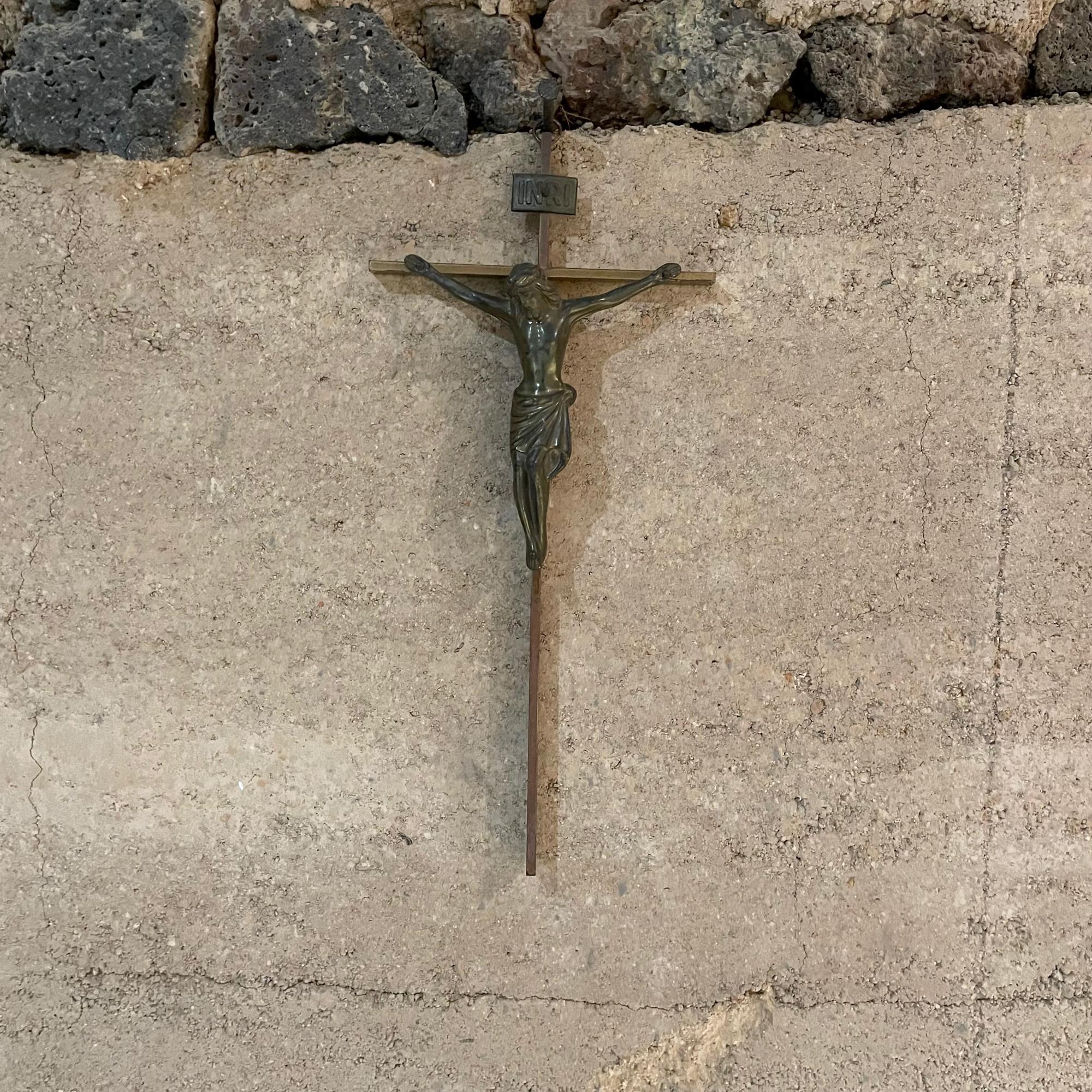 Presenting:
Patinated vintage crucifix inri solid bronze cross, stamped made in Germany.
No information on maker.
Measures: 11.75 tall x 5.38 W x 1.5 D inches
Unrestored preowned vintage condition.
See our images please.

  