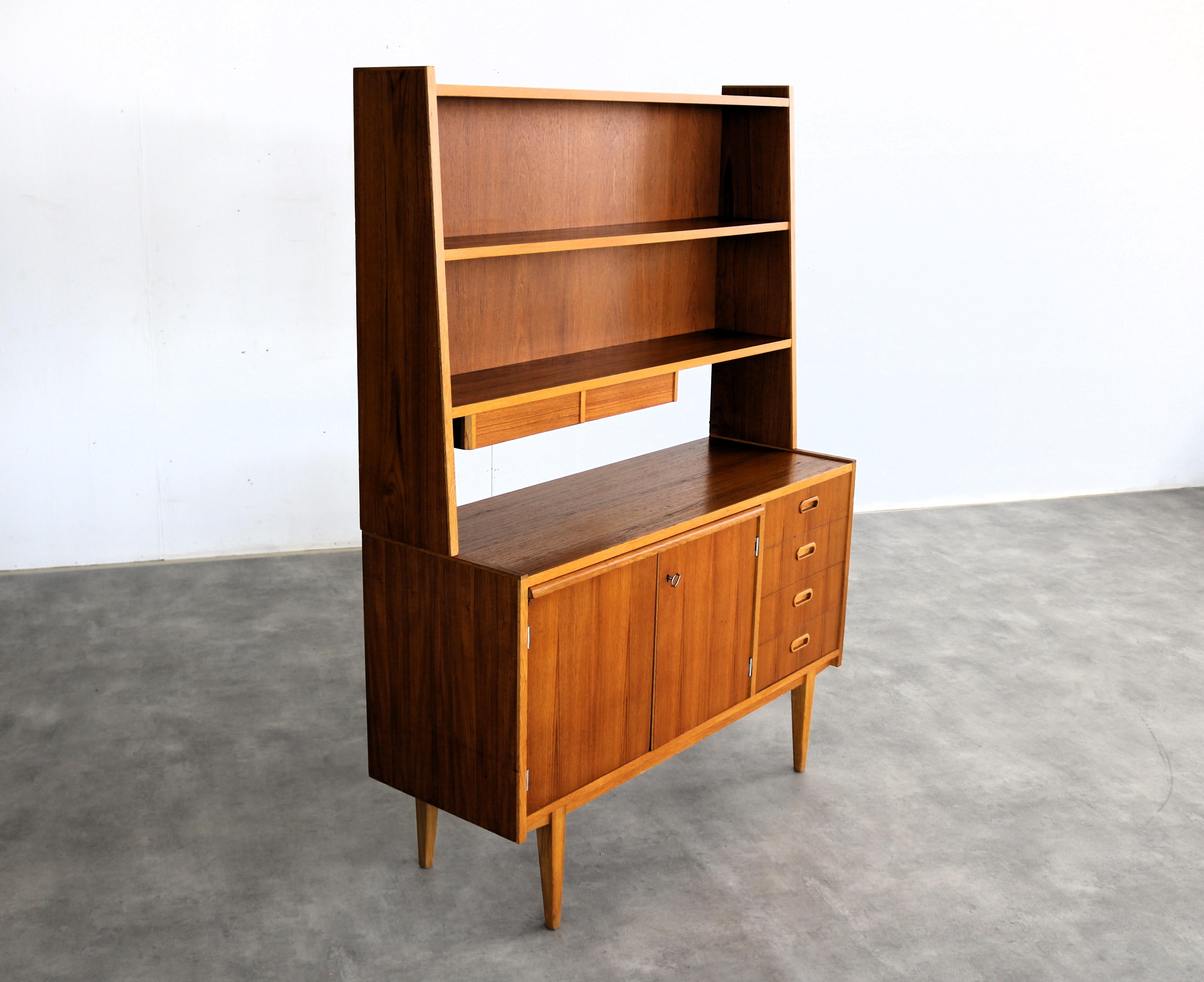 Vintage-Hängeschrank  60s  Sekretärin  Schrank  Schwedisch (Mitte des 20. Jahrhunderts) im Angebot