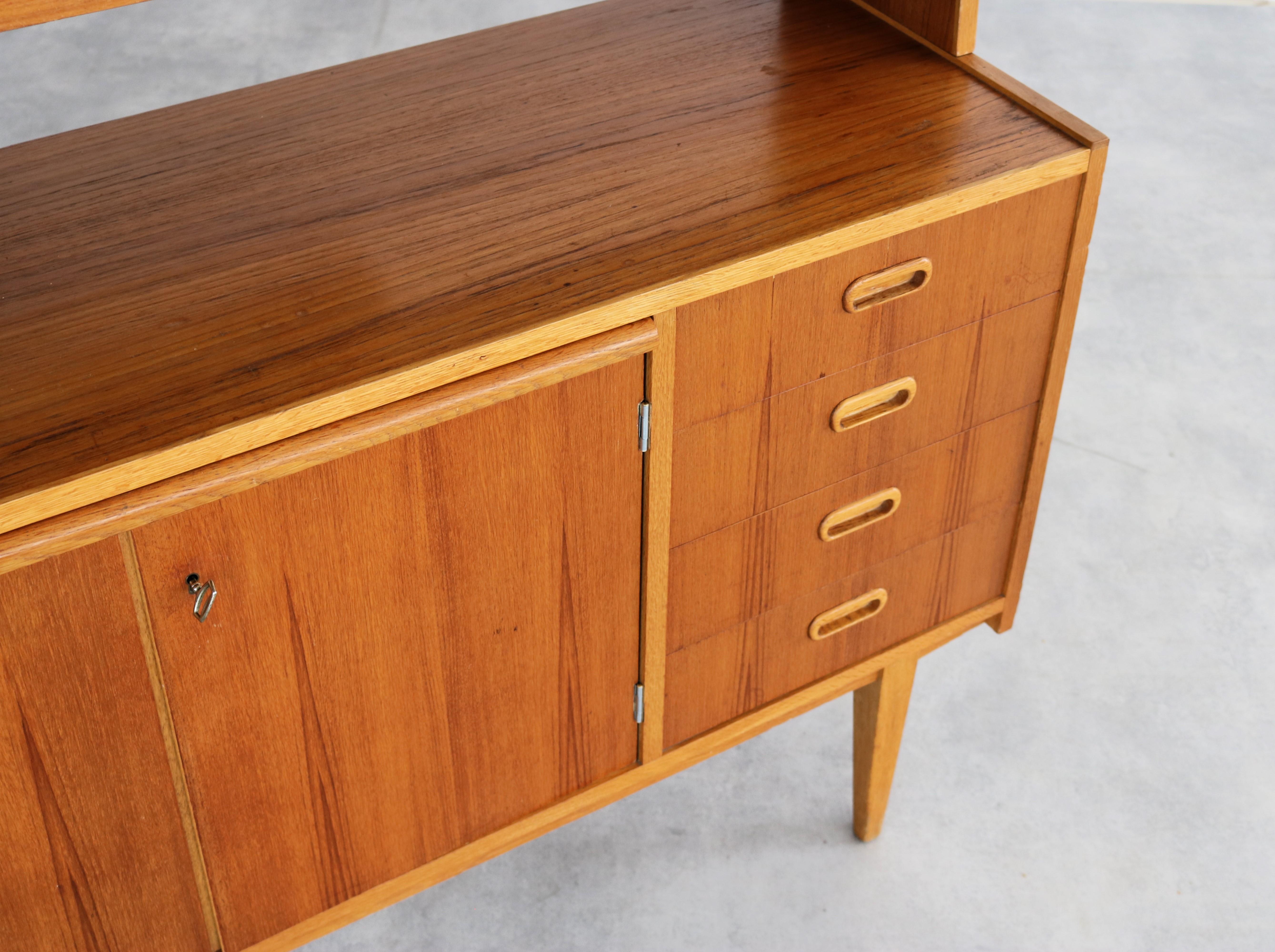 Vintage-Hängeschrank  60s  Sekretärin  Schrank  Schwedisch im Angebot 1
