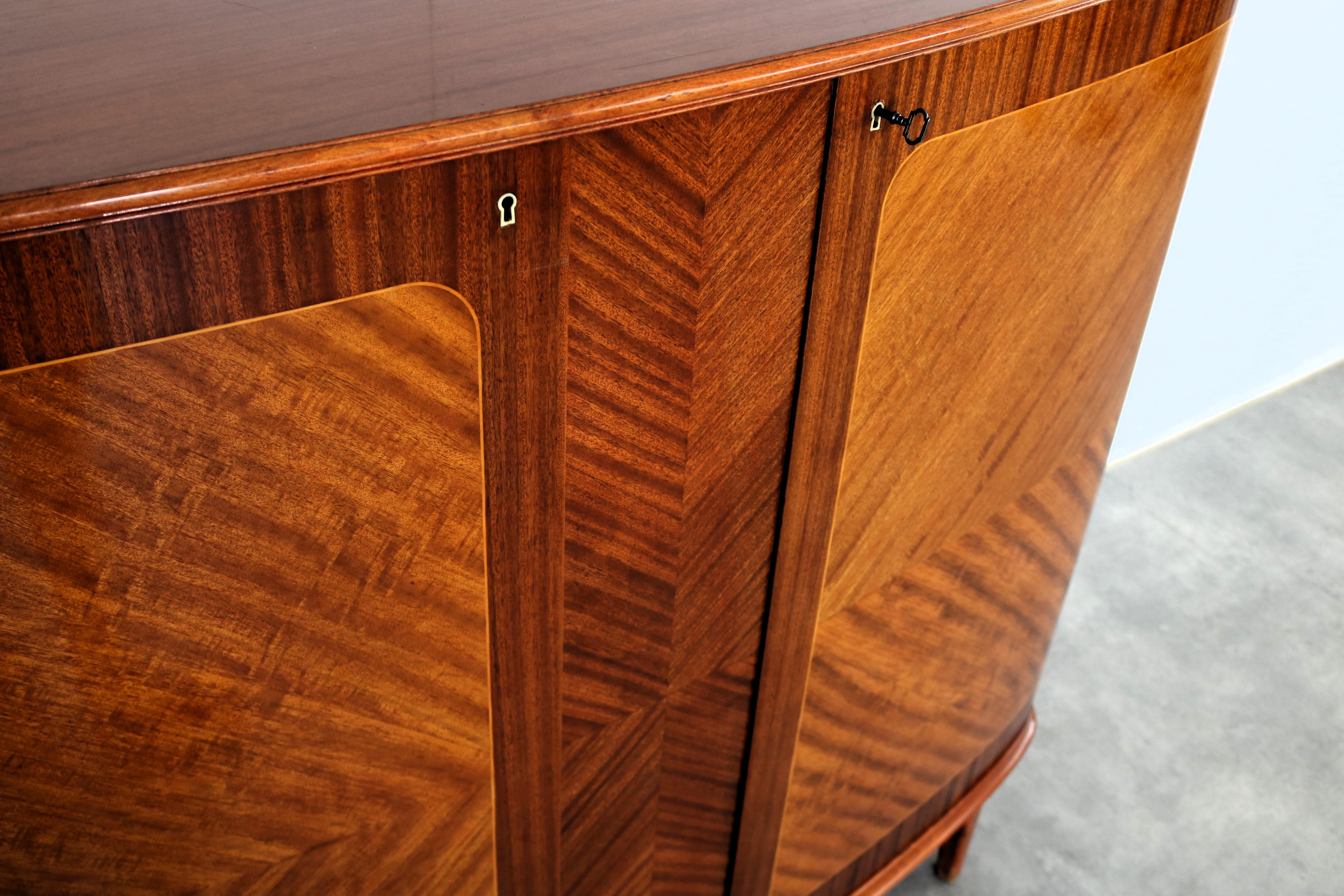 Vintage-Hängeschrank  Schrank  1950s  Bjasta (Kirsche)