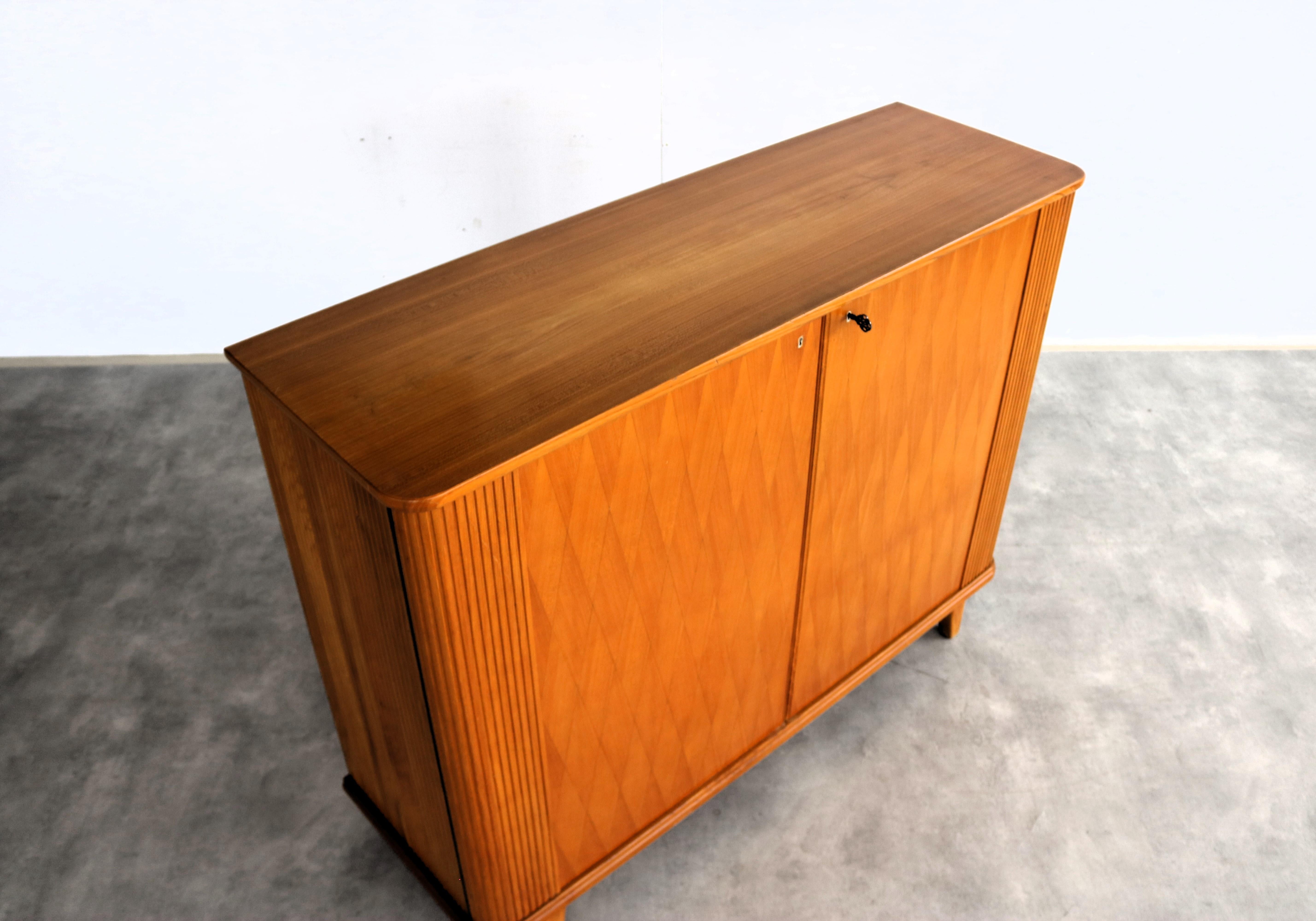 armario de pared vintage  unidad de pared  1950s  Suecia en venta 2