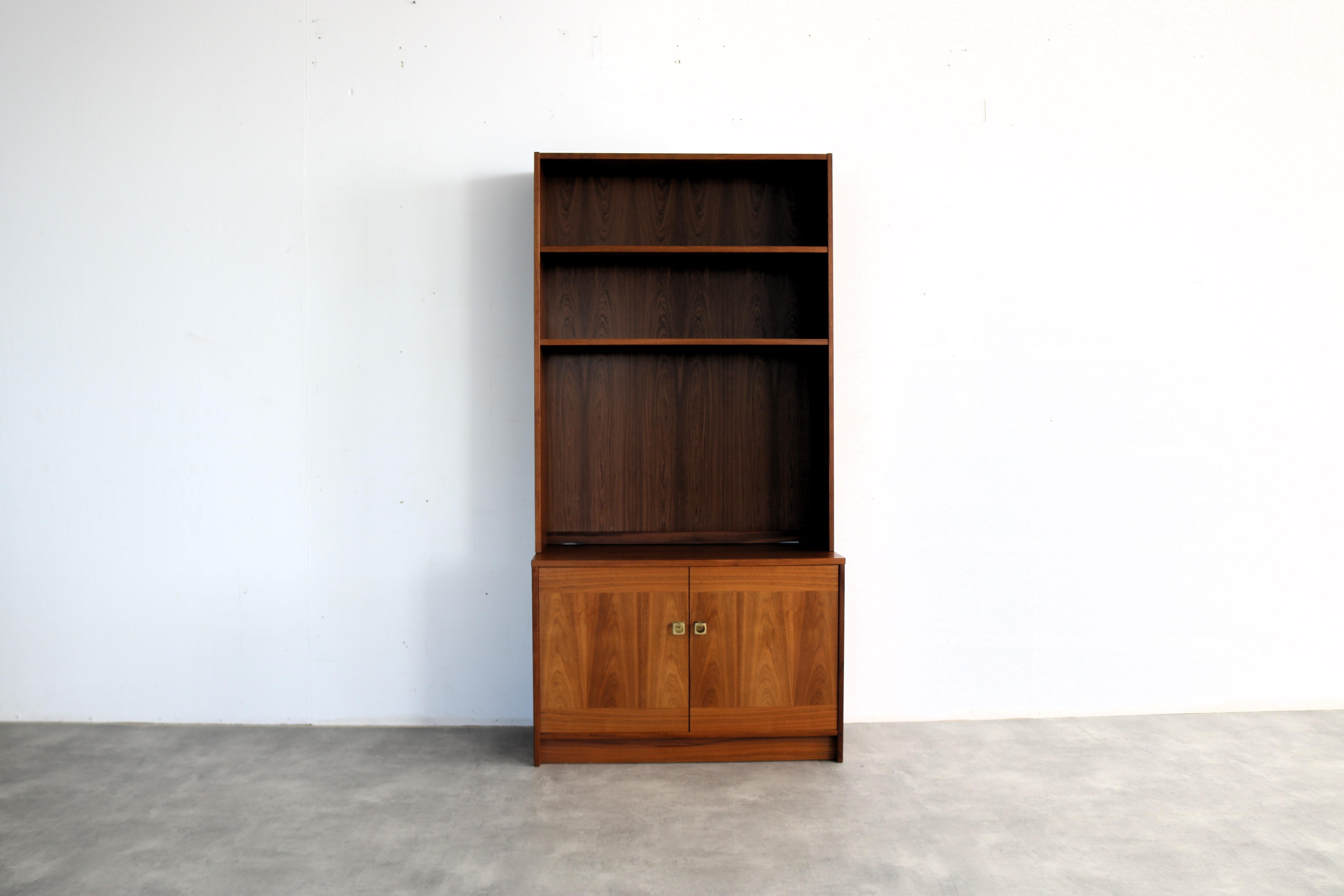 vintage wall cupboard | wall unit | 60s | Sweden

period | 60's
design | unknown | Sweden
condition | good | light signs of use
size | 180 x 90 x 43 (hxwxd)

details | teak; brass; can be combined with matching cabinets;

article number | 2180