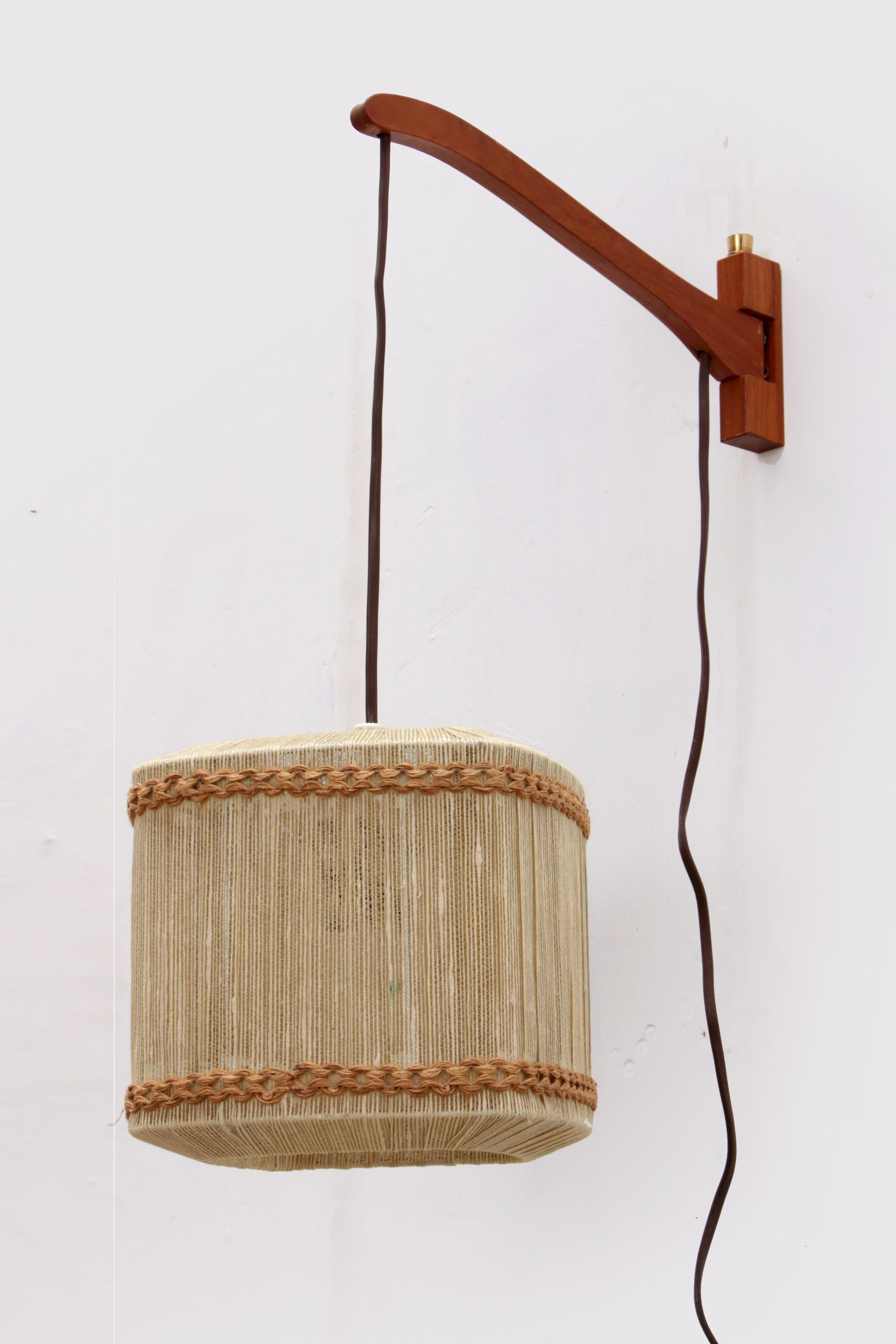 Vintage Wall hanging lamp made of rope and teak, 1960s Sweden. In Good Condition In Oostrum-Venray, NL