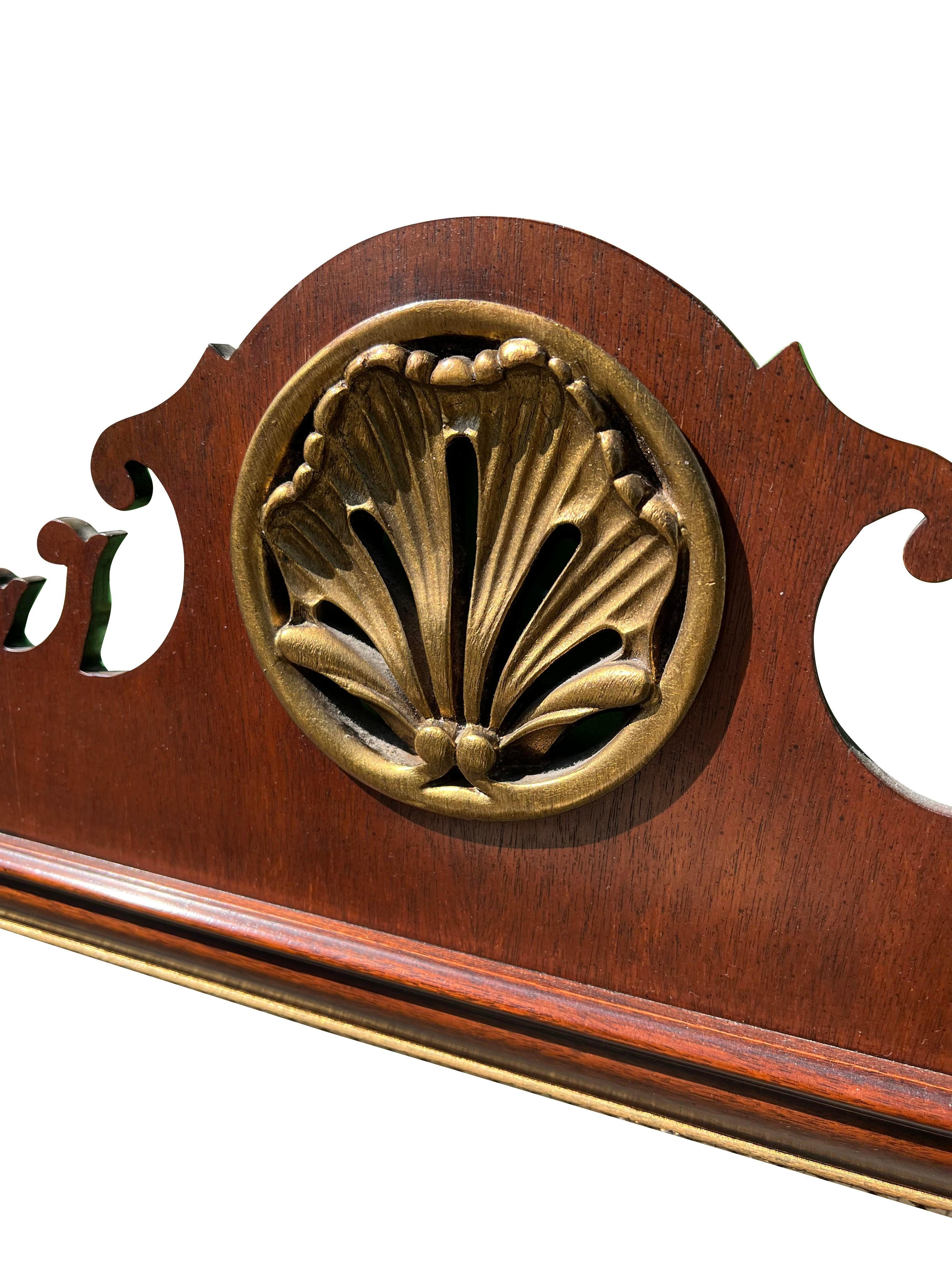 Espejo Colgante Vintage Tradicional De Madera Maciza Con Detalles De Concha Dorada en venta 1