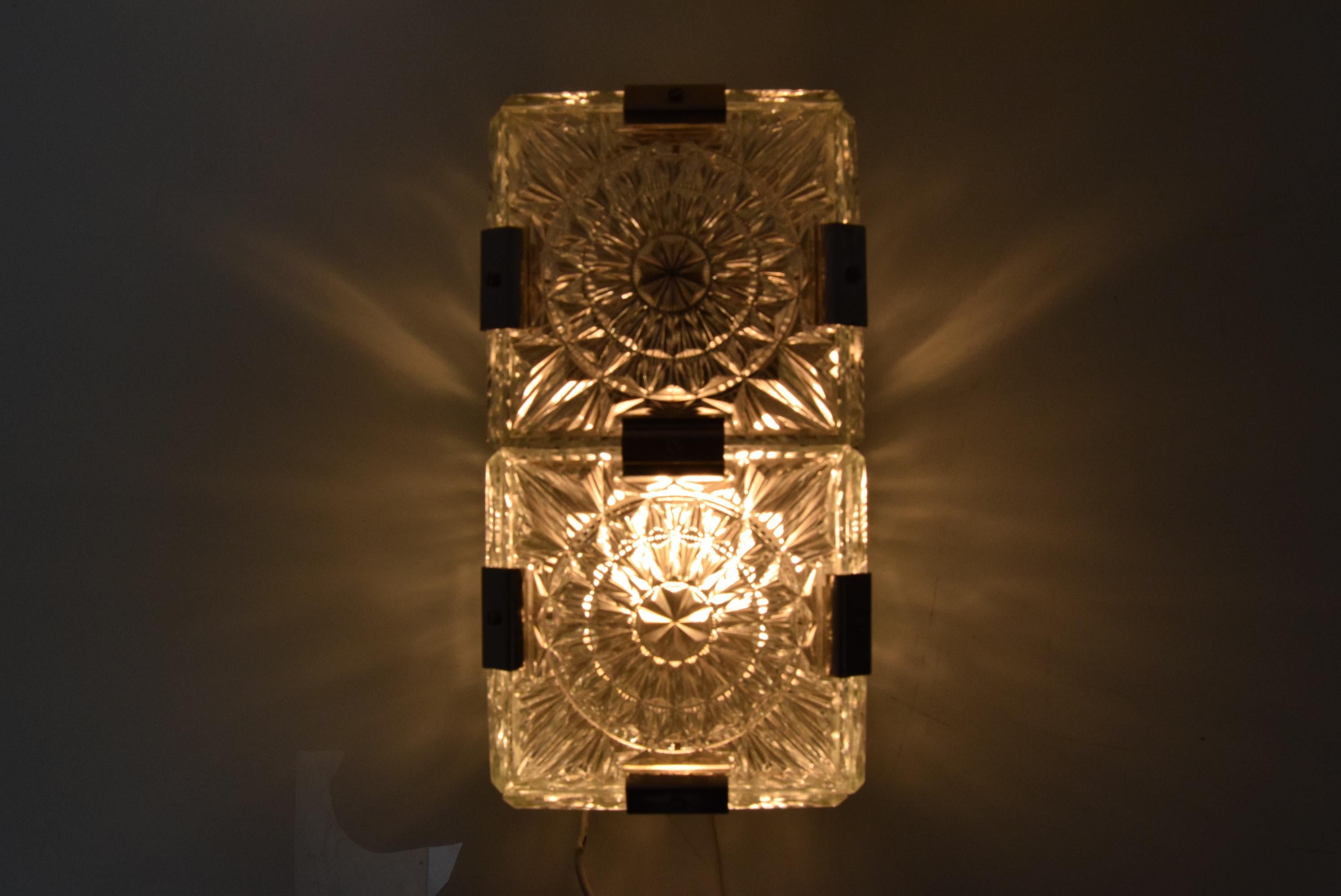Senov,Czechoslovakia,1960's.
Made of 
Pressed glass,Metal
The lamp was completely disassembled and cleaned
was fitted with a new electrical installation
1x60w,E27 or E26 bulb
US adapter included
Good condition

