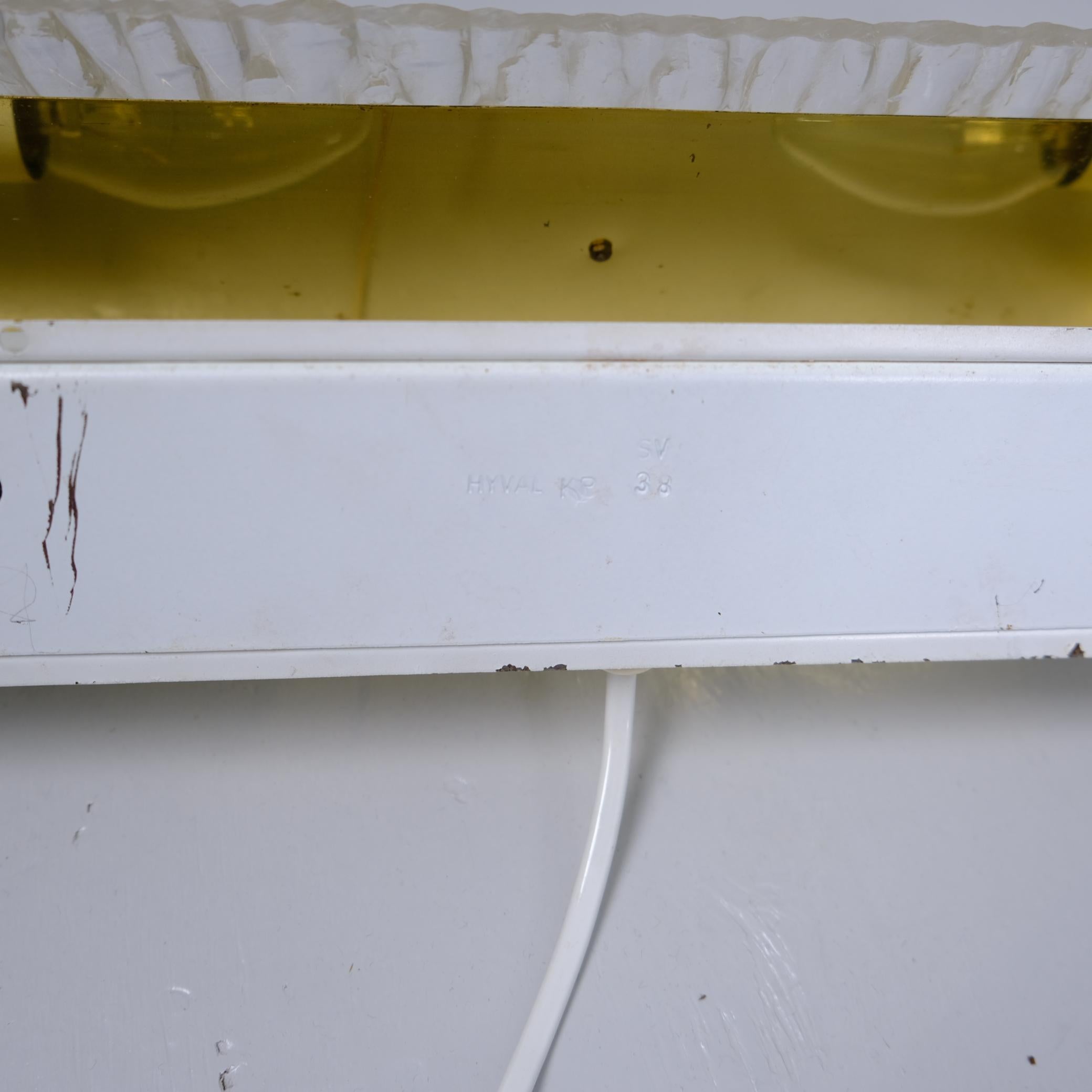 Lampe murale vintage en laiton et acrylique, Hyval, Finlande, 1970 en vente 4