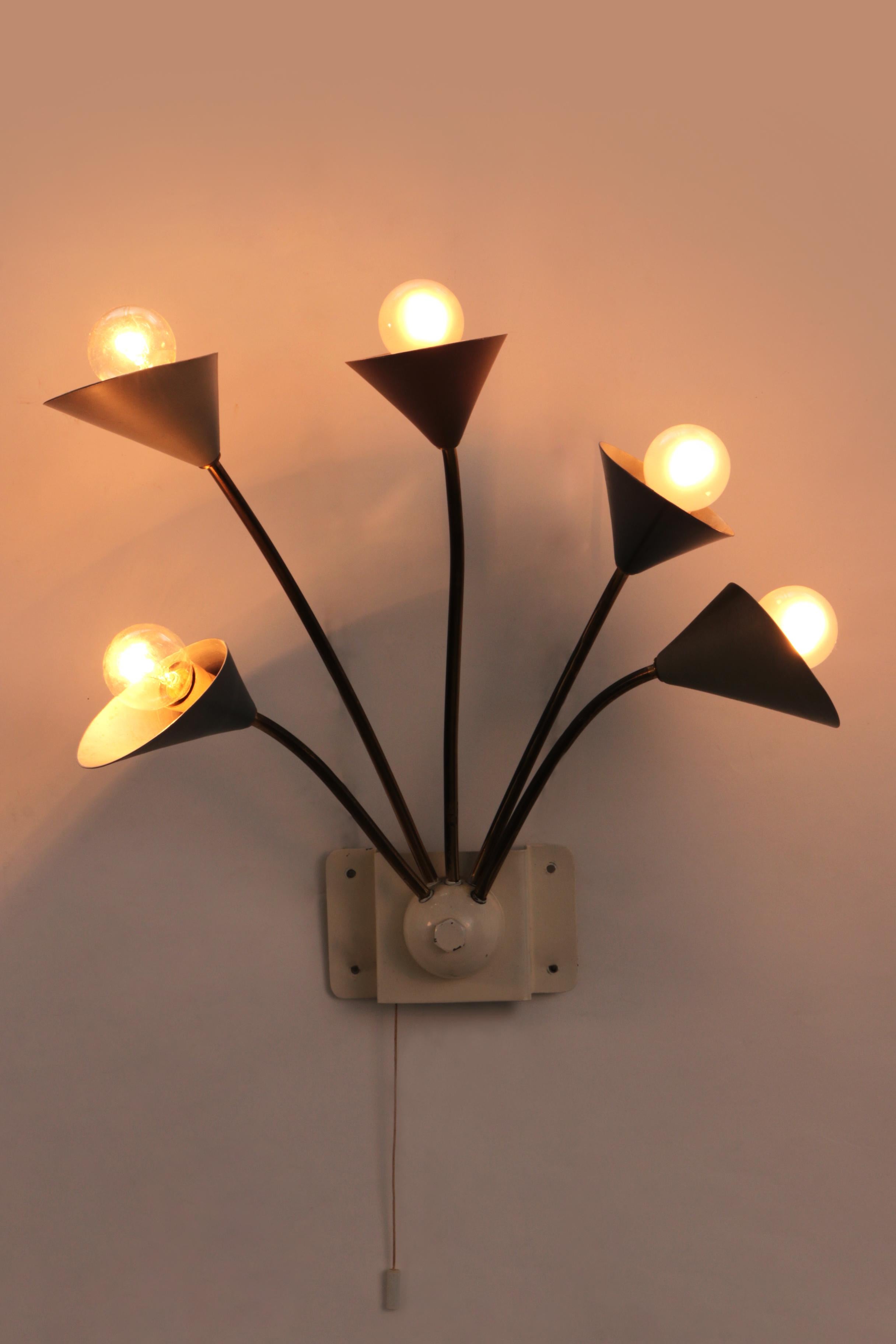 Vintage Wall Lamp with 5 Lights - Brass Metal, 1960 Denmark In Good Condition For Sale In Oostrum-Venray, NL