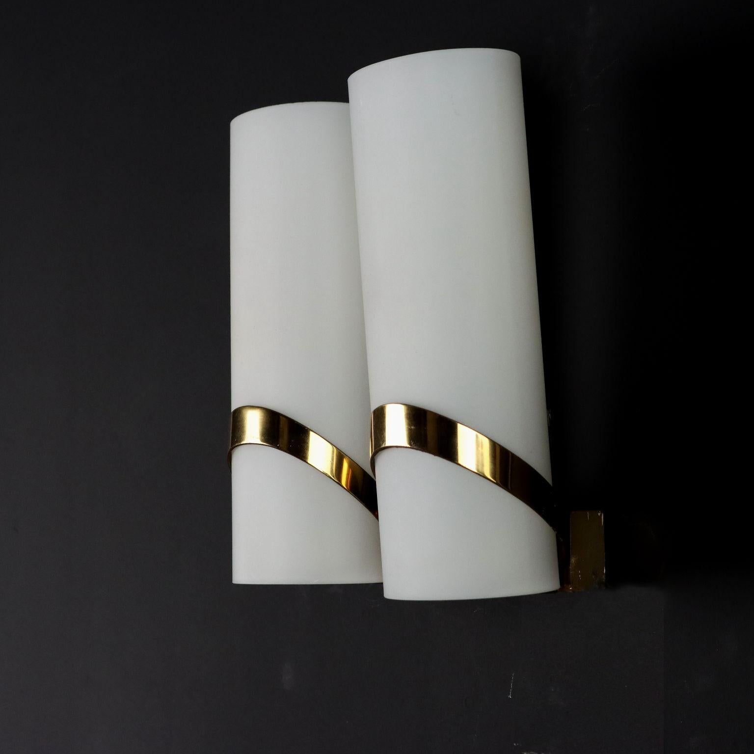 Vintage Wall Lamps 1960s Brass Opaline Glass Lighting In Good Condition For Sale In Milano, IT