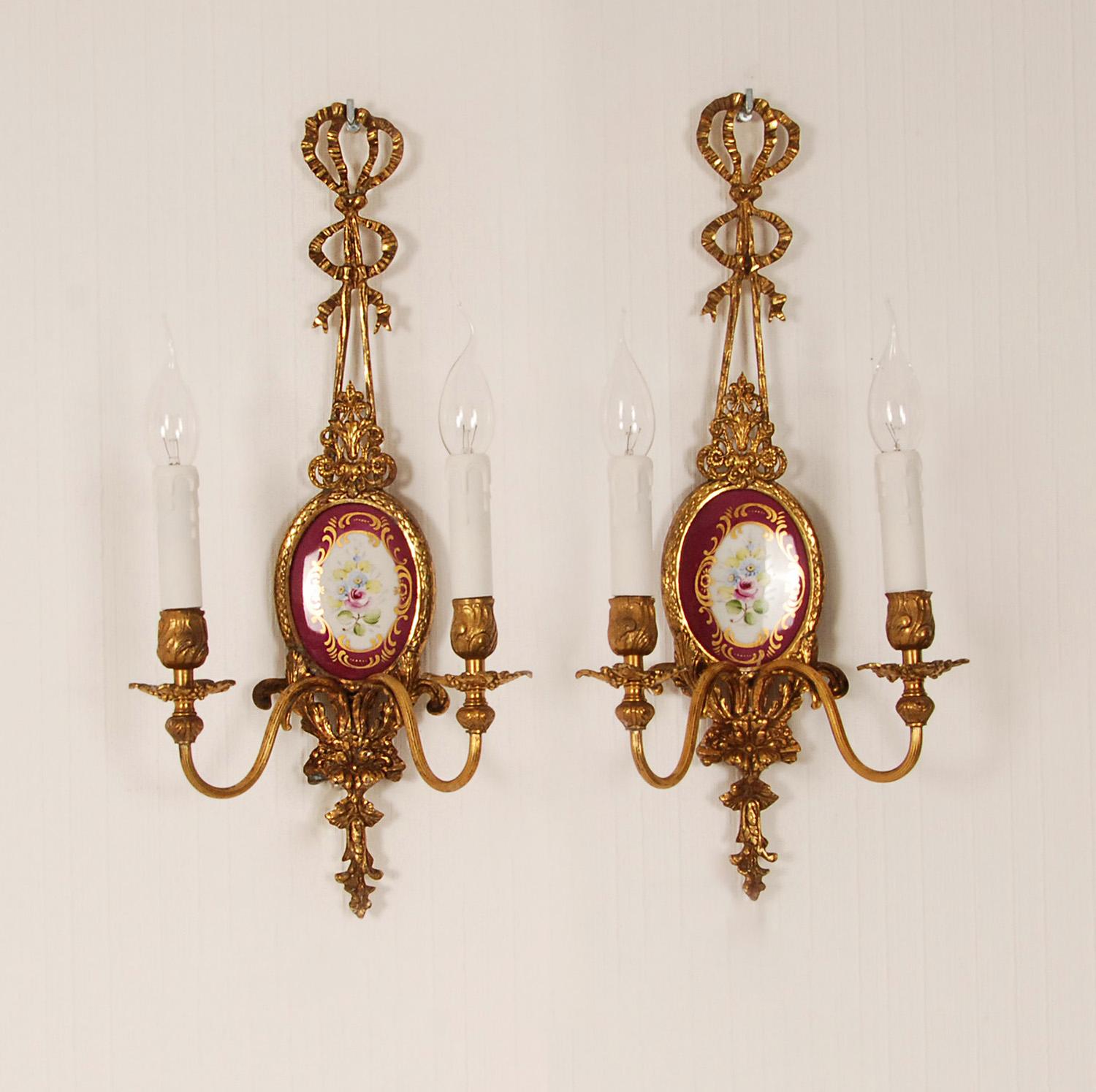 Vintage Wall Lamps Gold Gilt Bronze Ribbons Porcelain Neoclassical sconces pair  In Good Condition For Sale In Wommelgem, VAN
