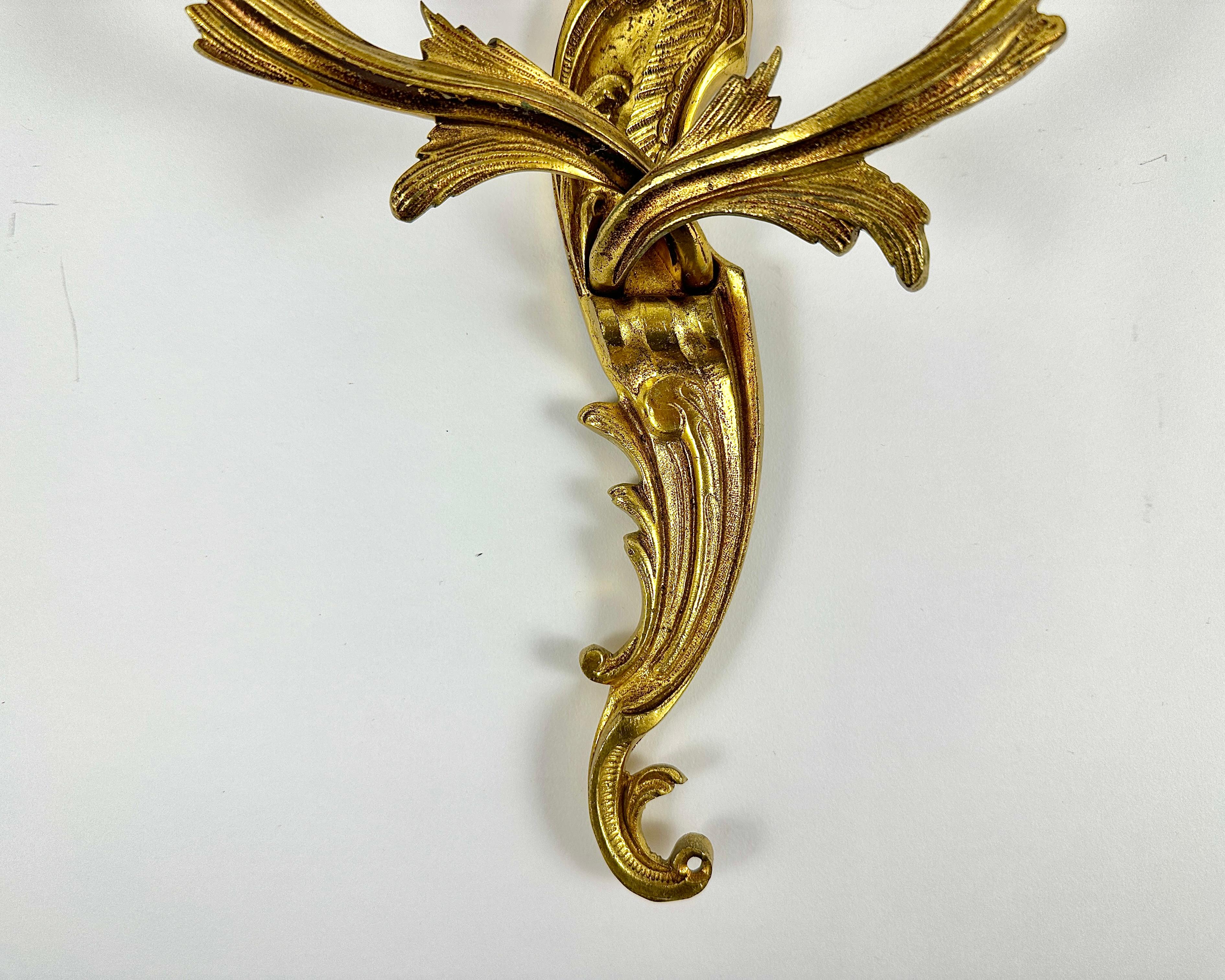 Lámparas de Pared Vintage Con Dos Apliques de Bronce Dorado Estilo Luis XV siglo XX en venta