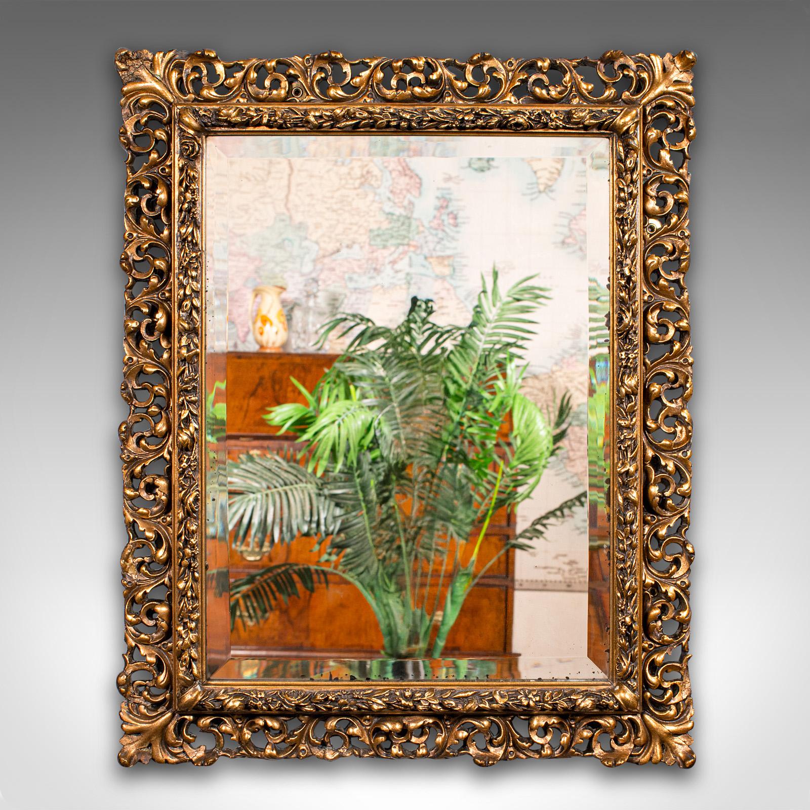 Nuestro Stock # 24917

Se trata de un espejo de pared vintage. Espejo de salón o recibidor francés de madera dorada, de mediados del siglo XX, hacia 1950.

Marco deliciosamente ornamentado con una atractiva placa biselada
Presenta una deseable
