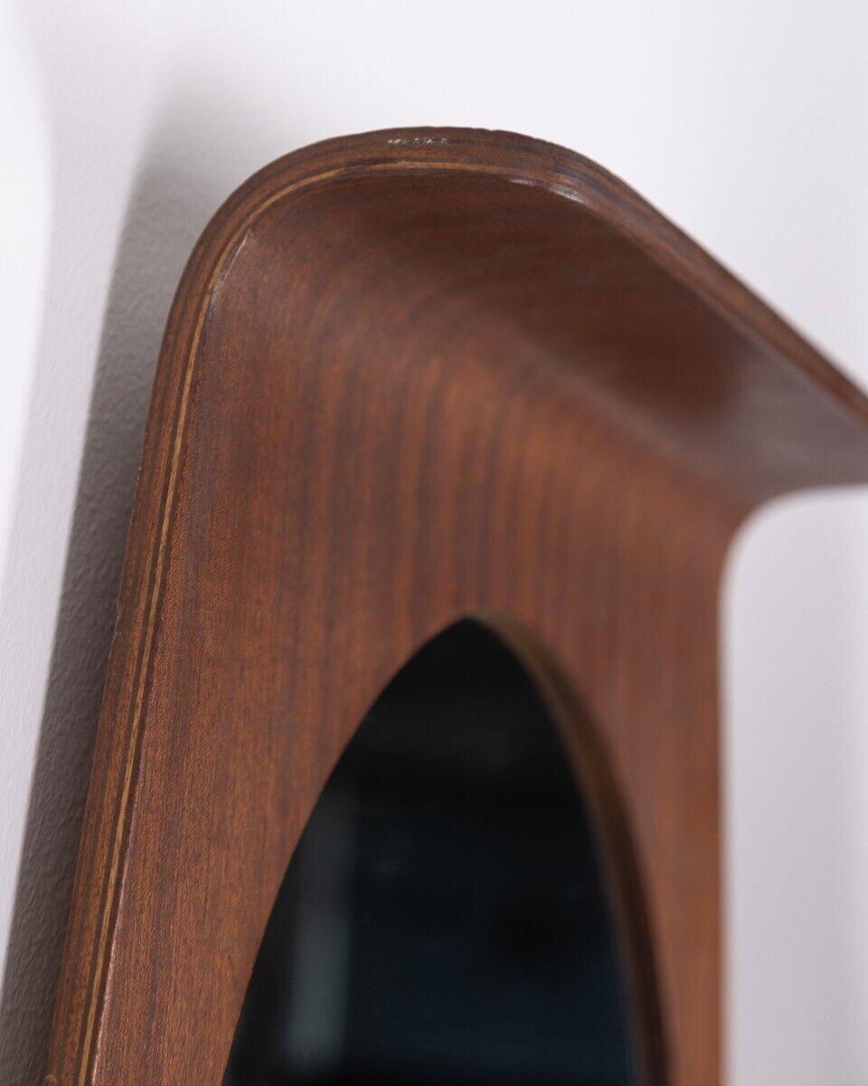 Wall mirror with curved wooden structure and oval glass, design Franco Campo and Carlo Graffi, 1950s.

Condition: In good condition, may show signs of wear caused by time.

Dimensions: Height 67 cm; Width 40cm; Length 8cm

Materials: Wood and