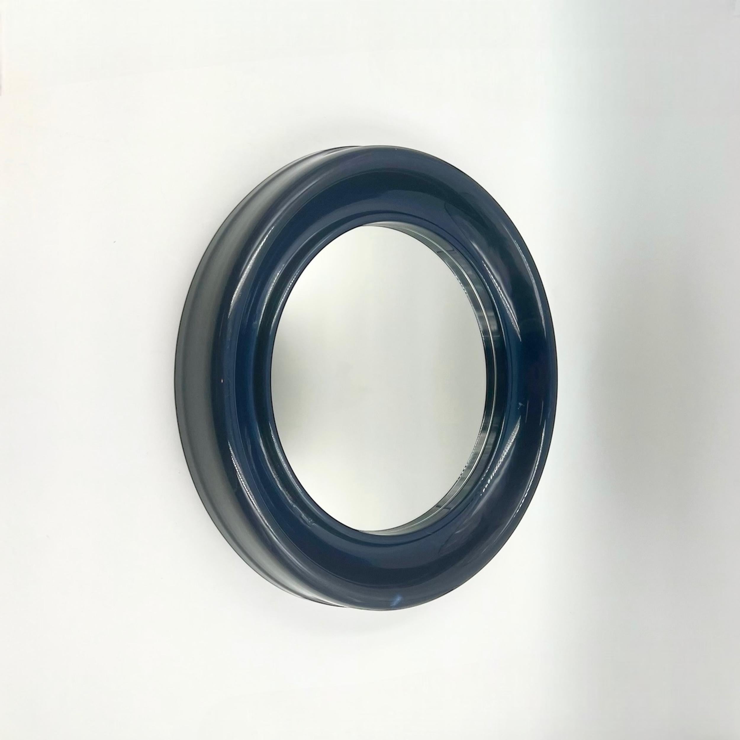 Miroir mural vintage avec cadre bleu en plastique audacieux, années 1960 État moyen - En vente à San Benedetto Del Tronto, IT
