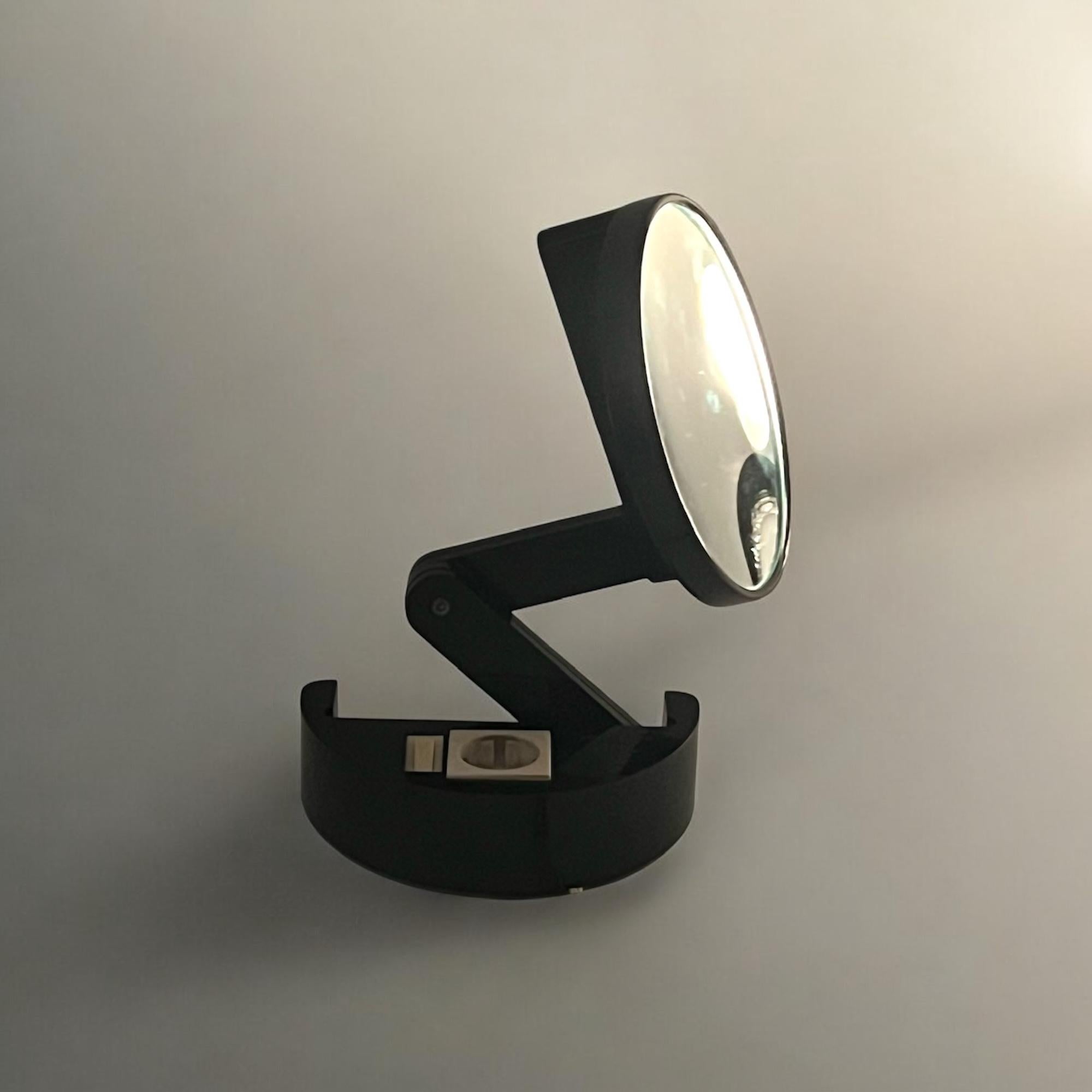 Space Age Specchio da parete vintage con luce di Makio Hasuike per Gedy, anni '70