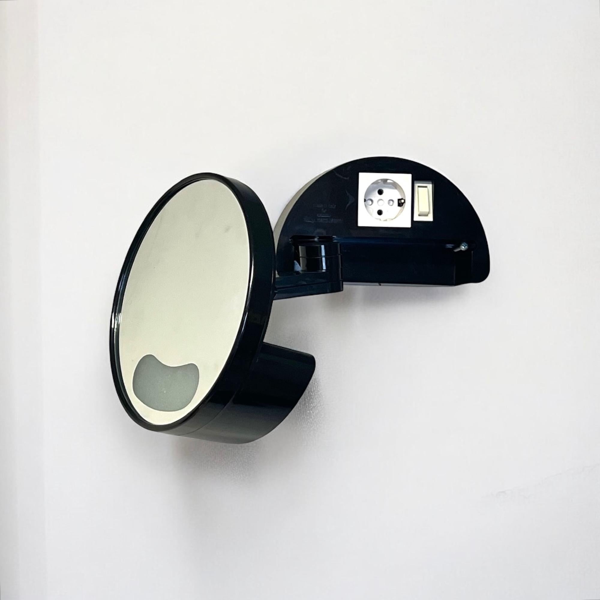 Plastica Specchio da parete vintage con luce di Makio Hasuike per Gedy, anni '70