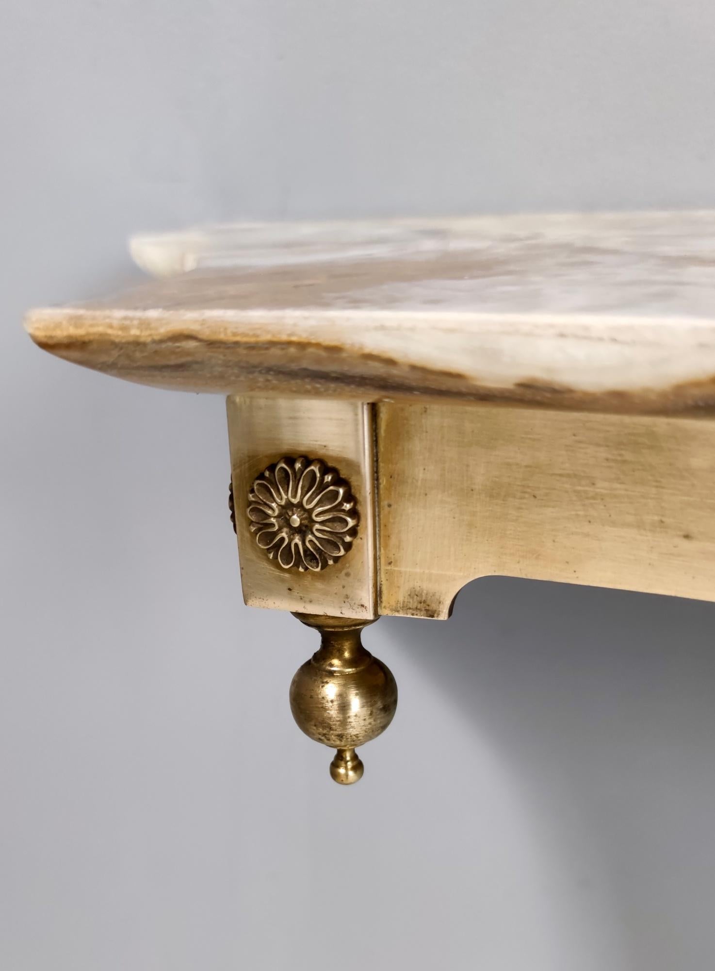 Vintage Wall-Mounted Brass Console Table with Yellow Onyx Top, Italy In Excellent Condition For Sale In Bresso, Lombardy