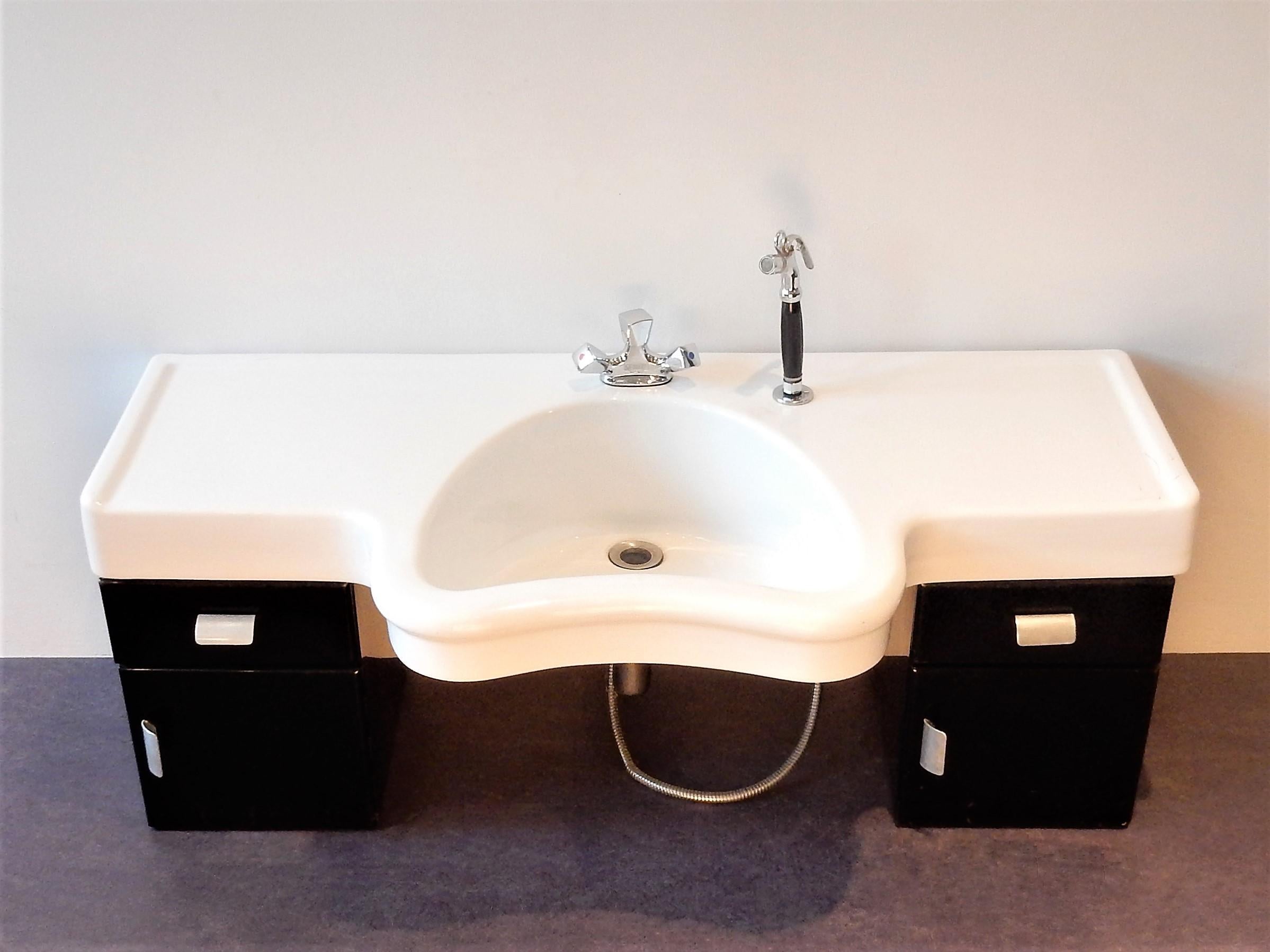 This vintage hairdressers wash basin was designed in 1927 by Olymp, a Stuttgart-based family business that exists since 1901 and sets up hairdressing salons all-over the world. This piece was Olympus' first hygienic, functional forward sink with