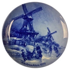 Vintage Wall-Mounted Porcelain Decorative Plate – "Christmas Eve", 2Y115