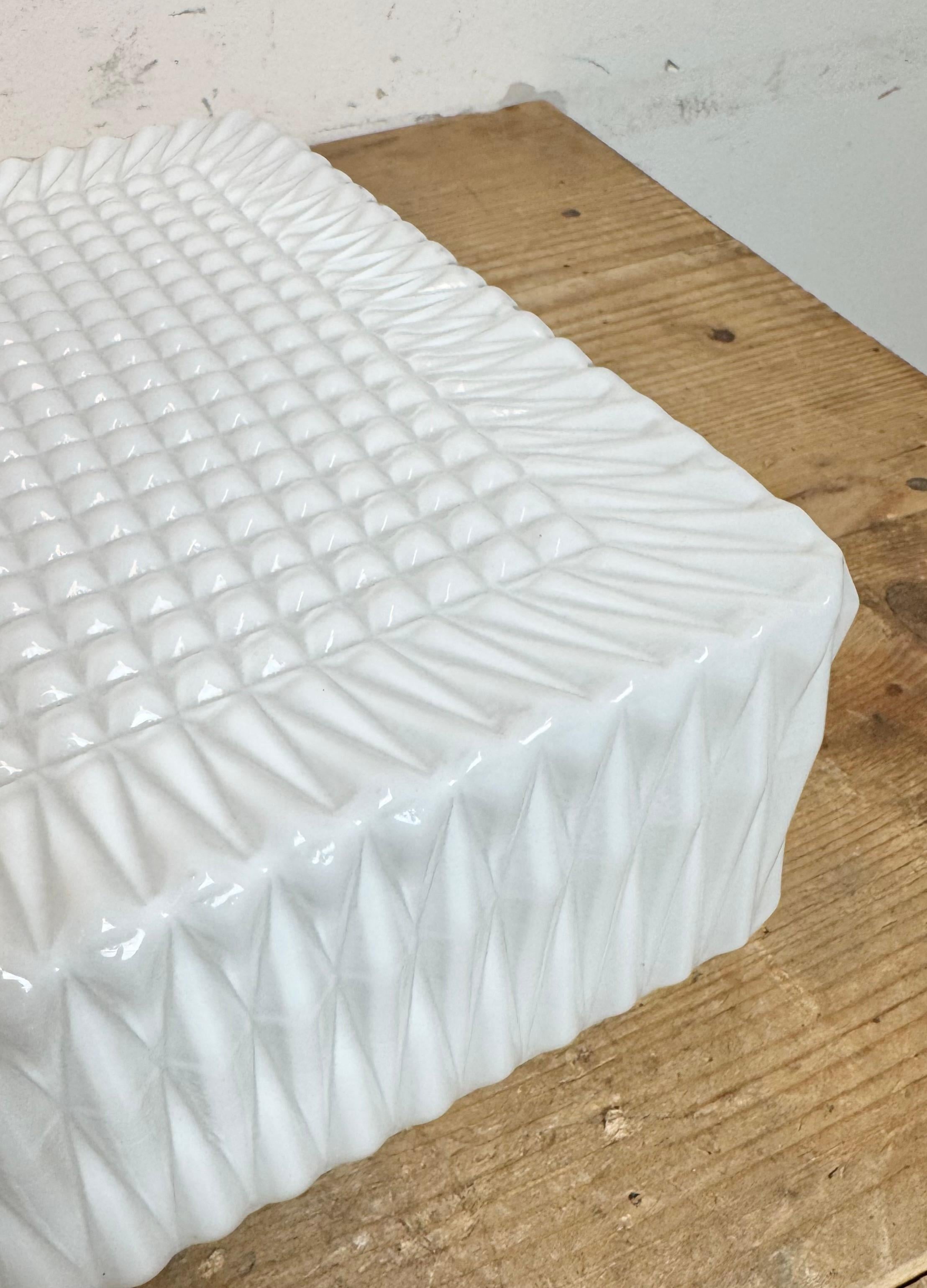 Lámpara vintage de pared o techo con cristal de leche, años 70 finales del siglo XX en venta