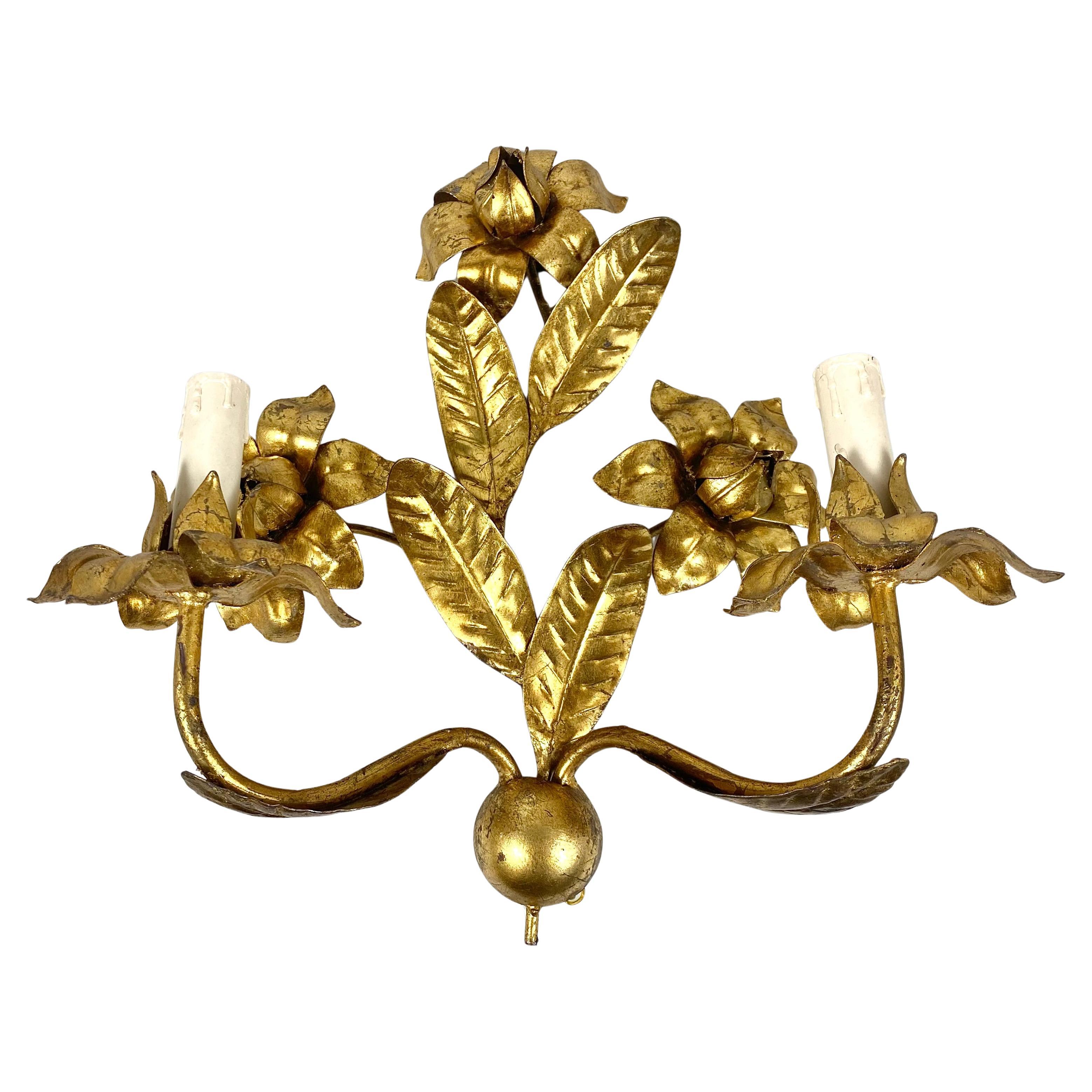 Vintage Wall Sconce in Gilt Metal Italian Florentine Lighting With Iron Leaves For Sale